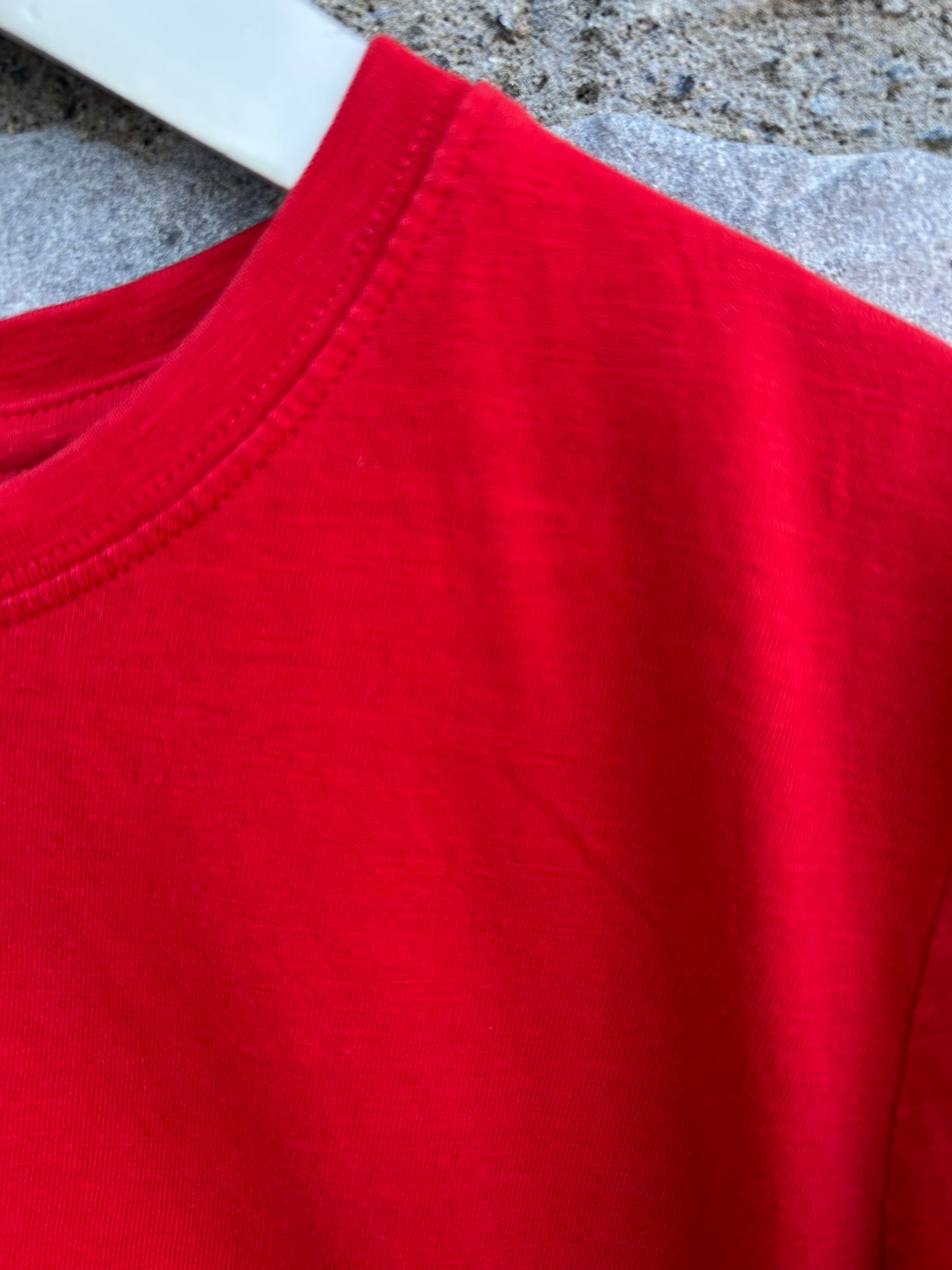 Red T-shirt 5-6y (110-116cm)
