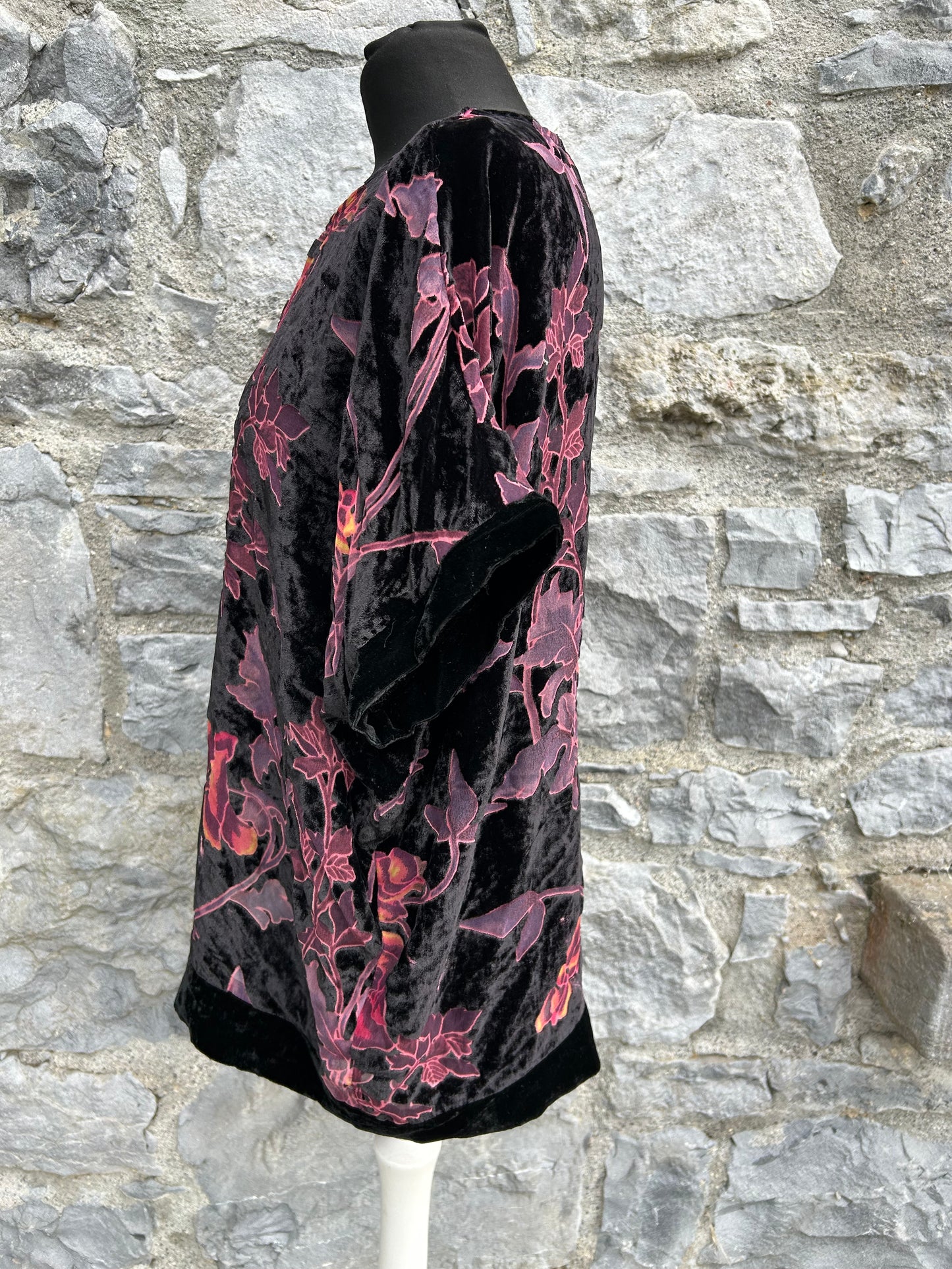Red flowers black velvet top uk 16-18