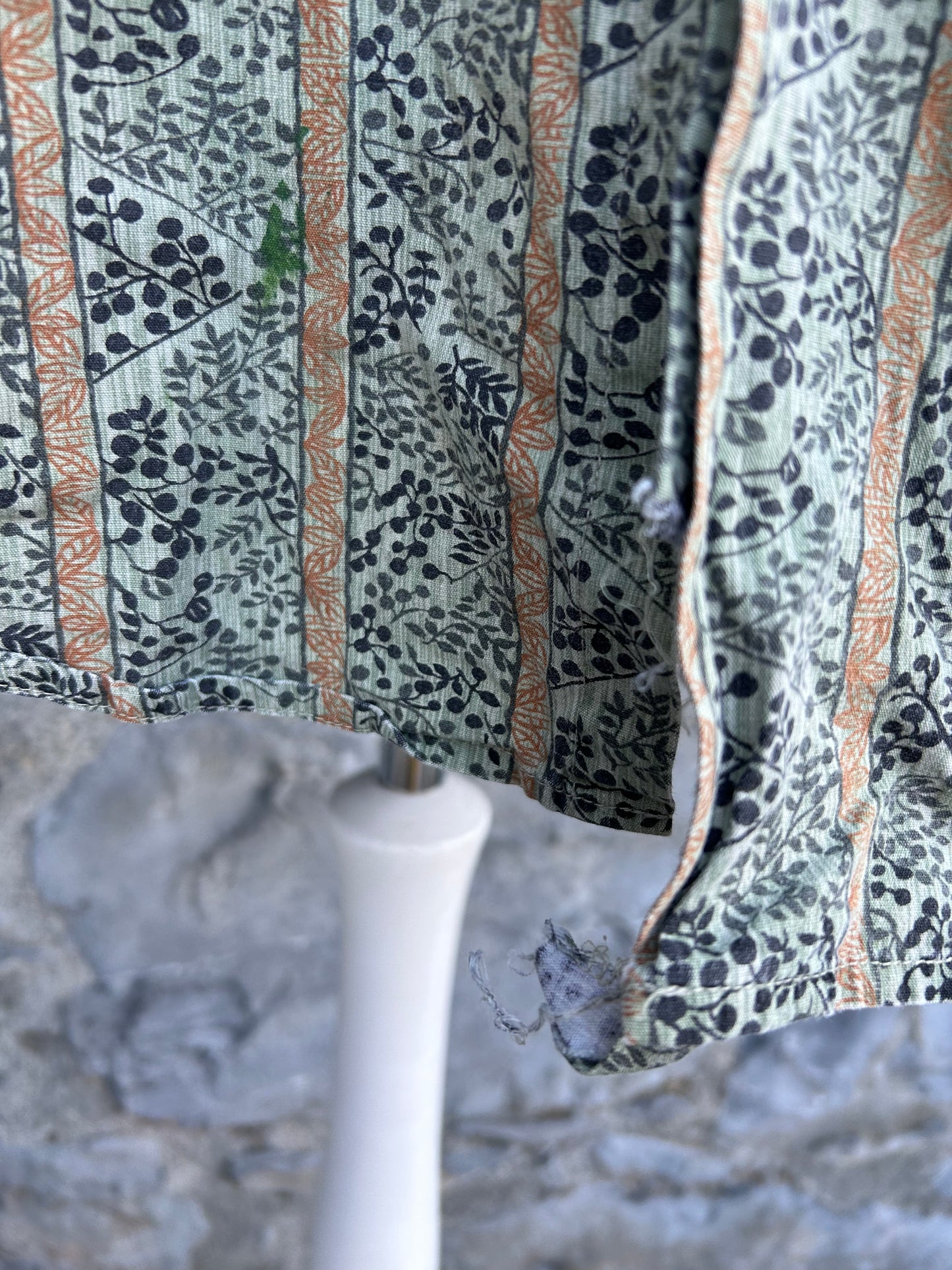 90s khaki tiny leaves shirt Large