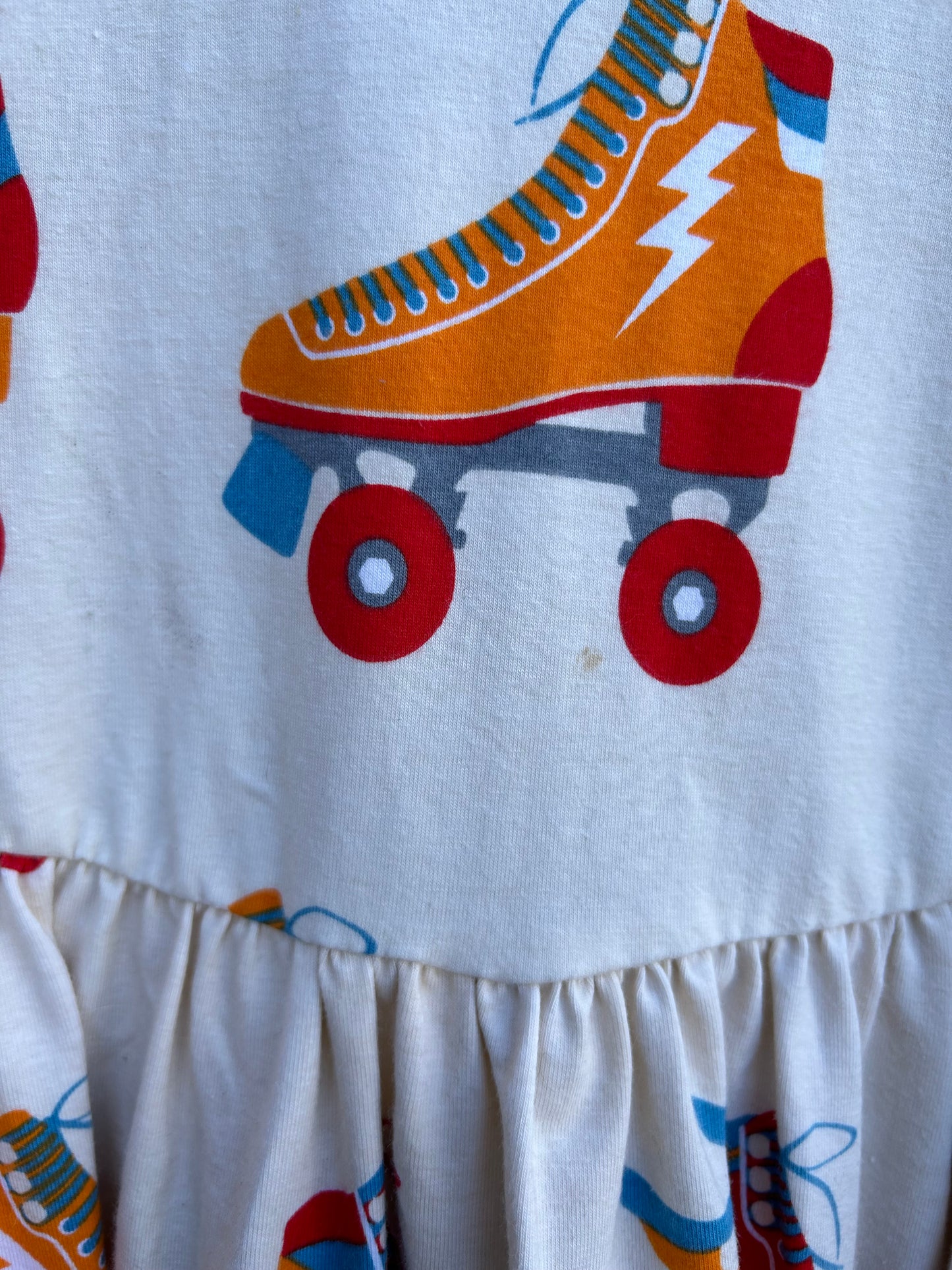 Roller-skates off white dress 6-7y (116-122cm)