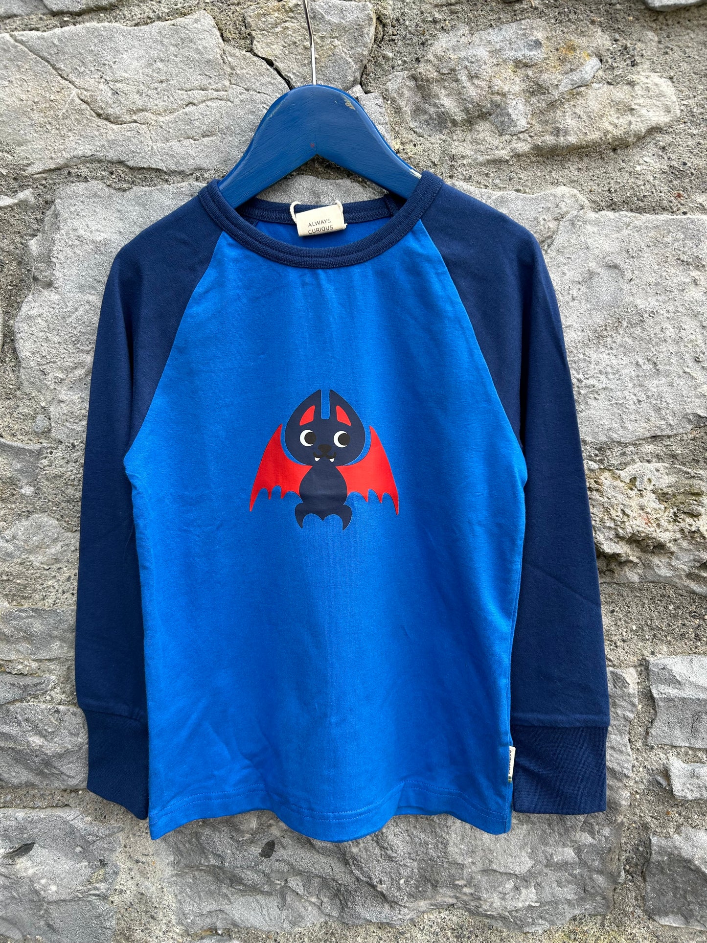Bat blue raglan top 5-6y (110-116cm)