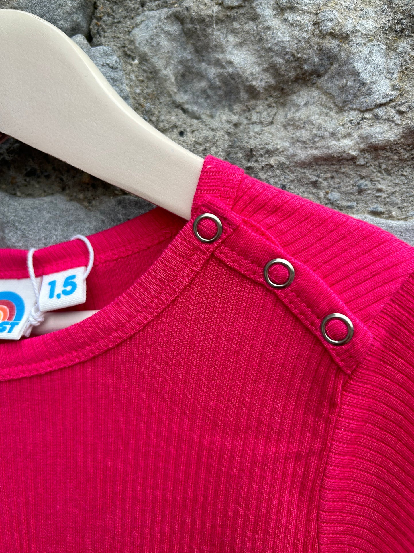 Hot pink ribbed onesie 2-3y (92-98cm)