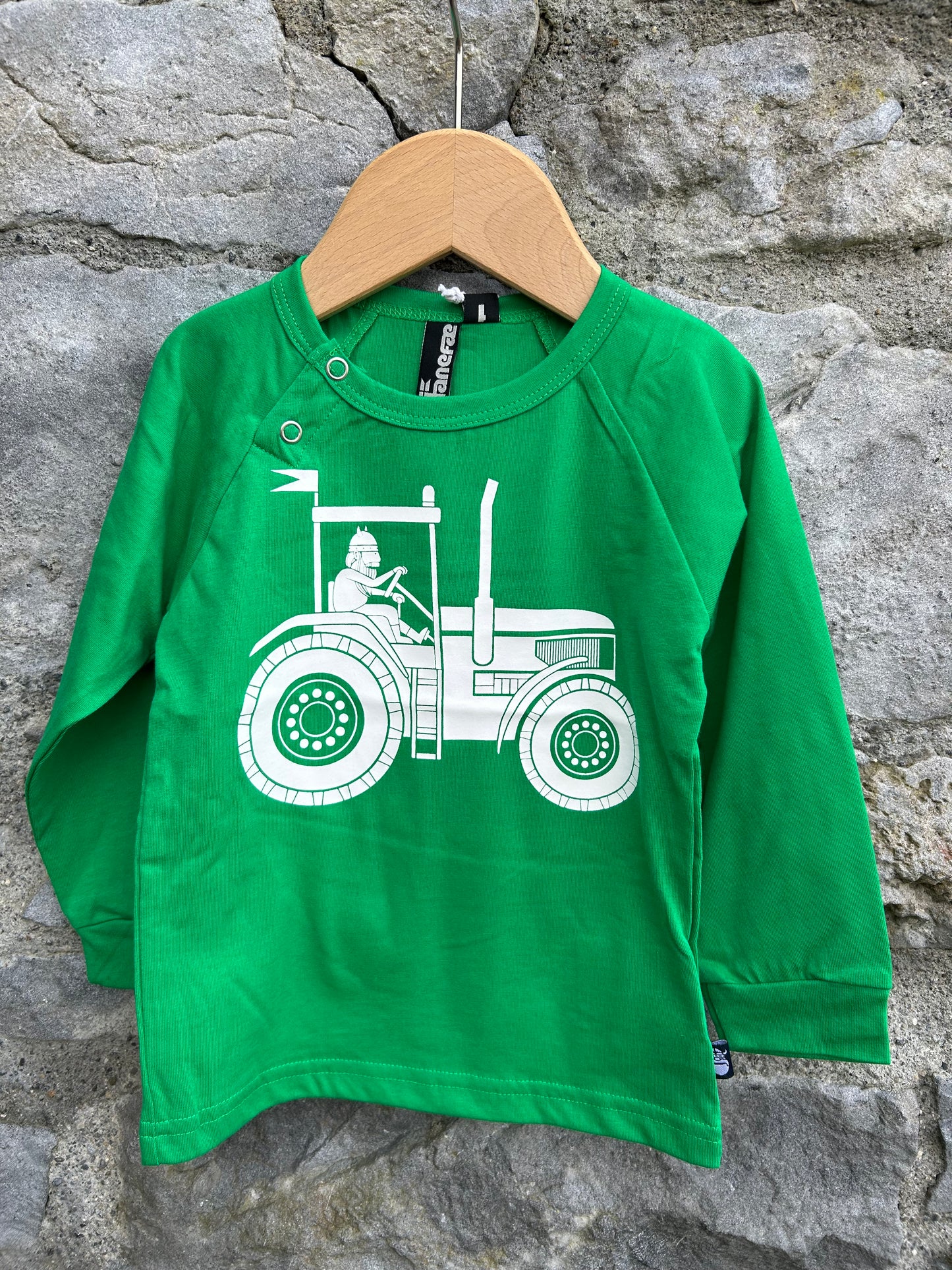 Eric on the tractor green top 12-18m (80-86cm)