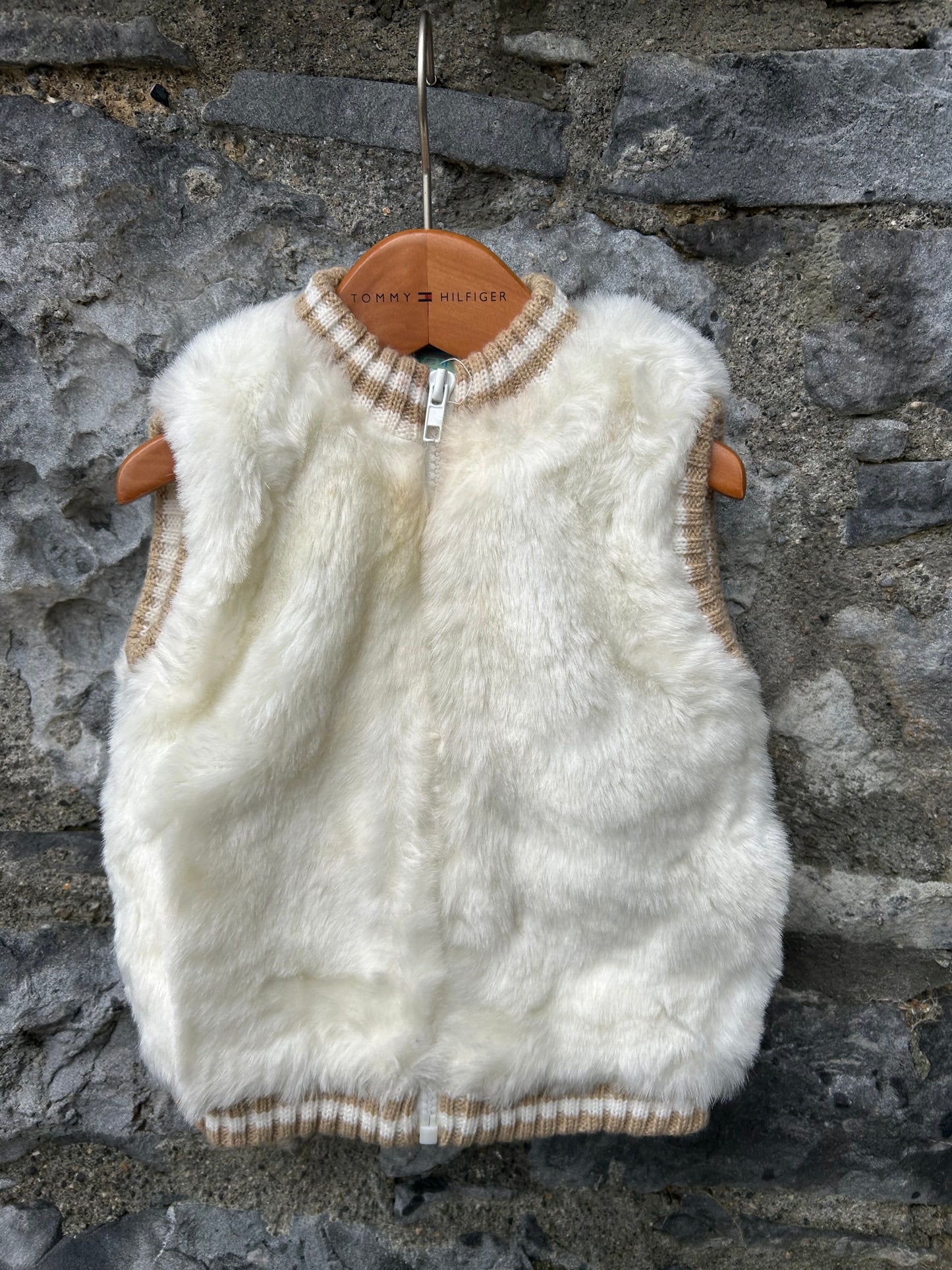 Y2K White furry gilet 12-18m (80-86cm)