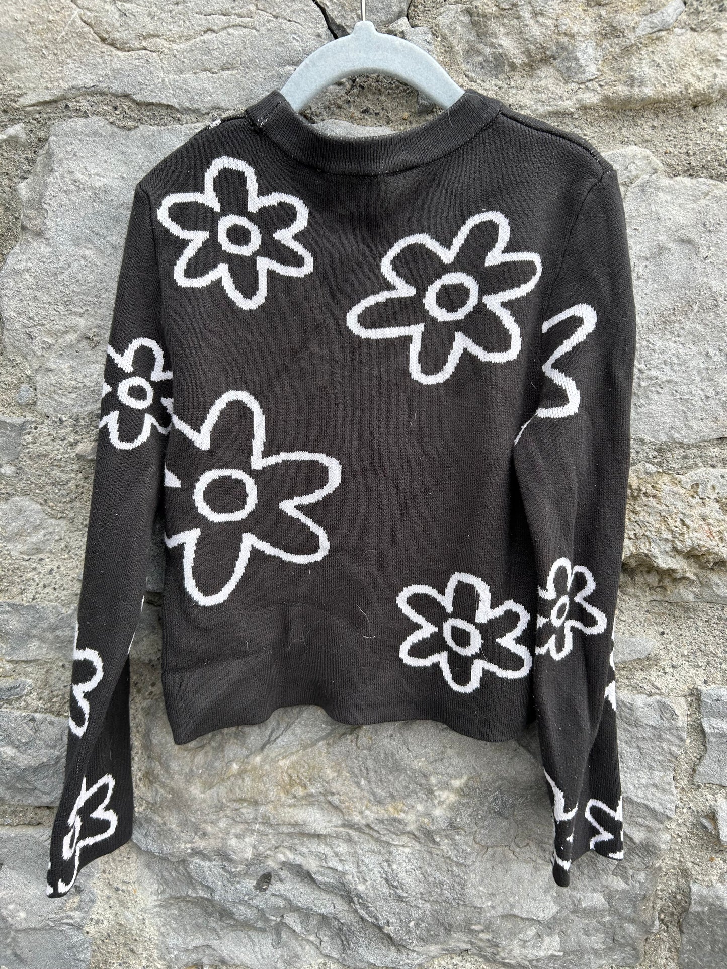 Big flowers cropped black jumper 9-10y (134-140cm)