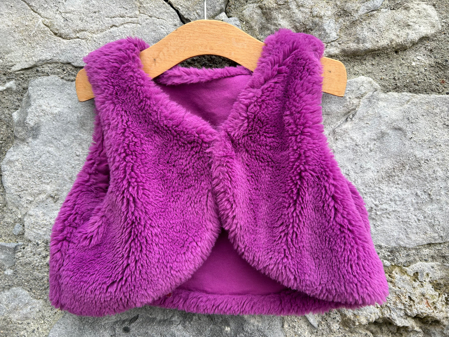 Purple furry waistcoat 3-4y (98-104cm)