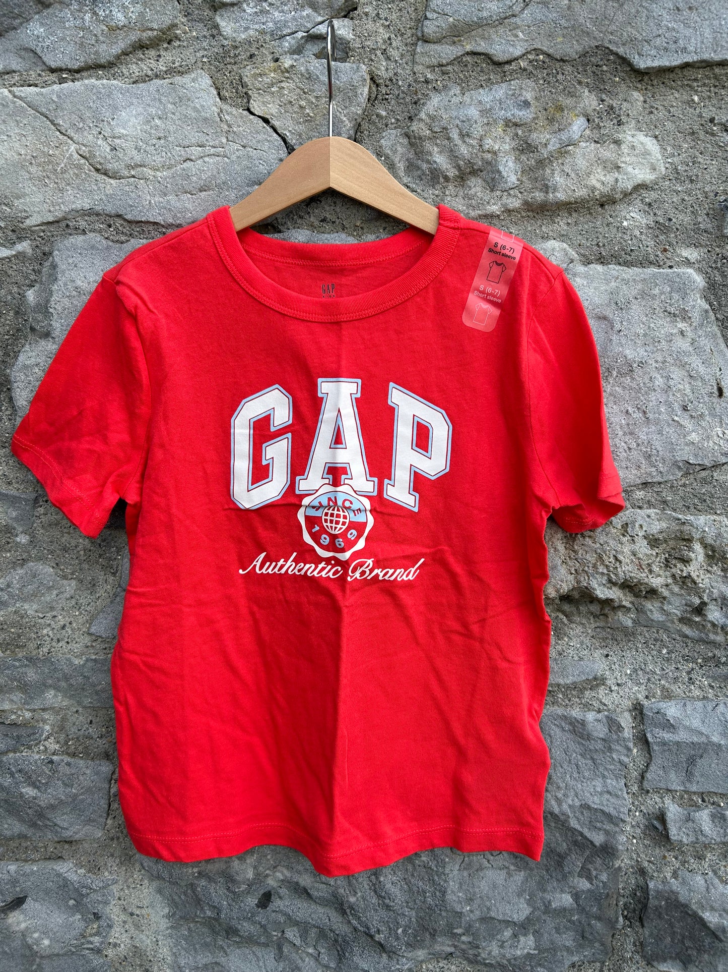 Red logo T-shirt 6-7y (116-122cm)