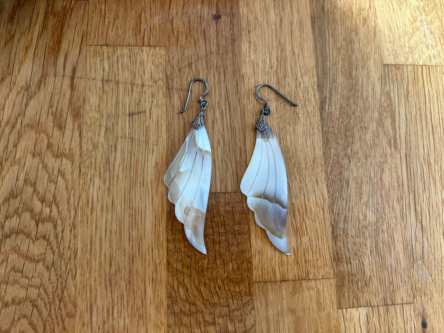 Mother of pearl wings earrings
