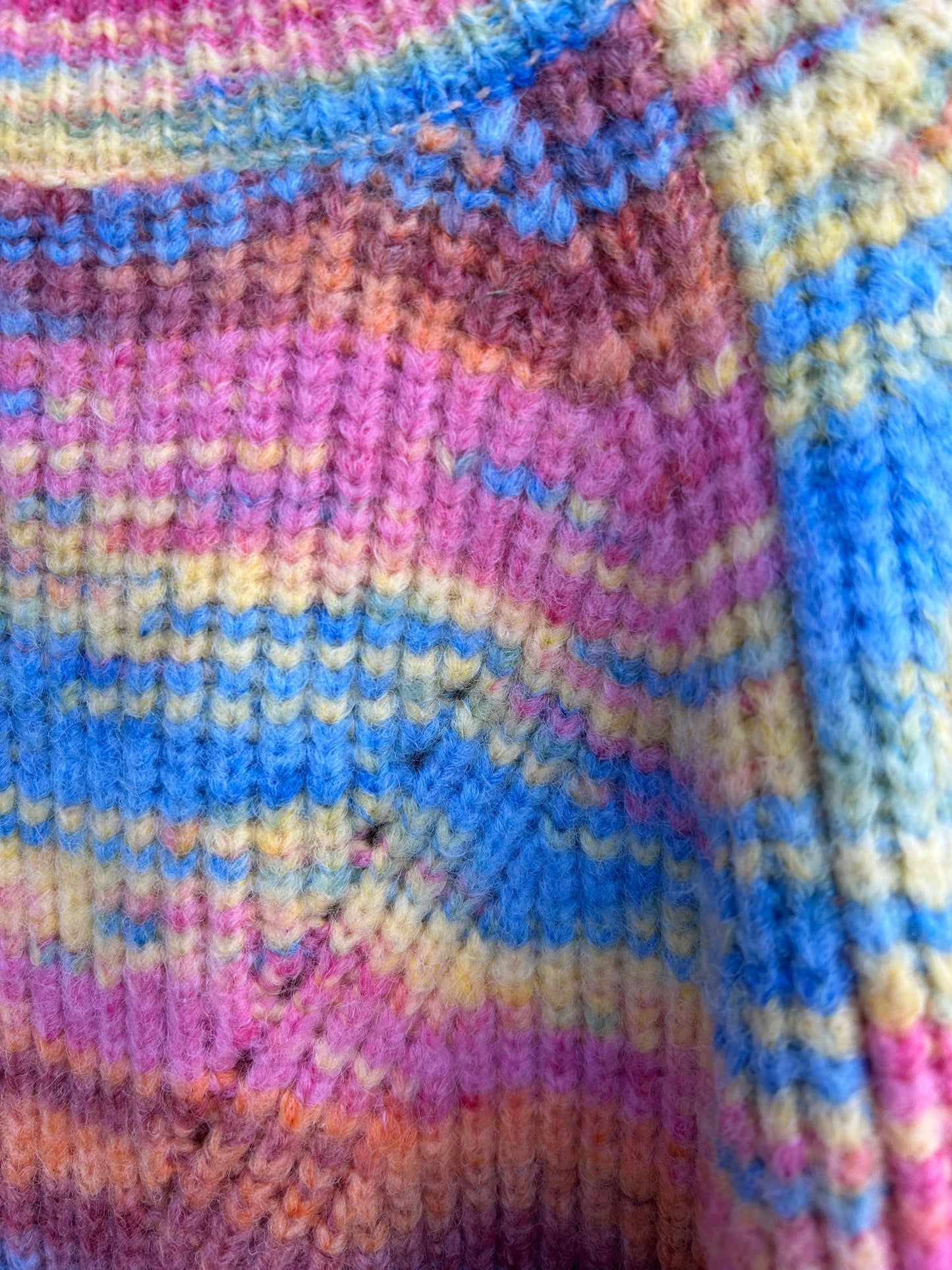 Rainbow stripes jumper 9-10y (134-140cm)