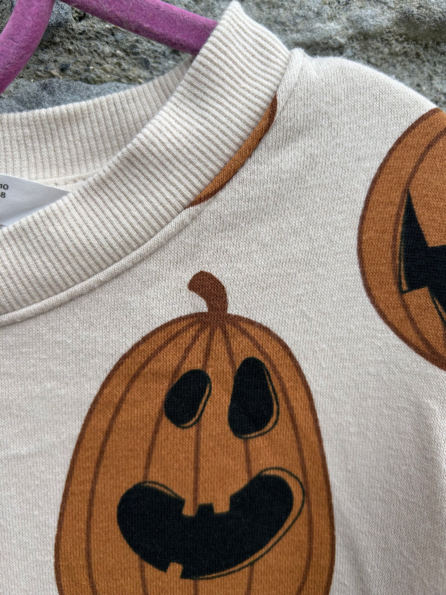 Pumpkin cream sweatshirt 9-10y (134-140cm)