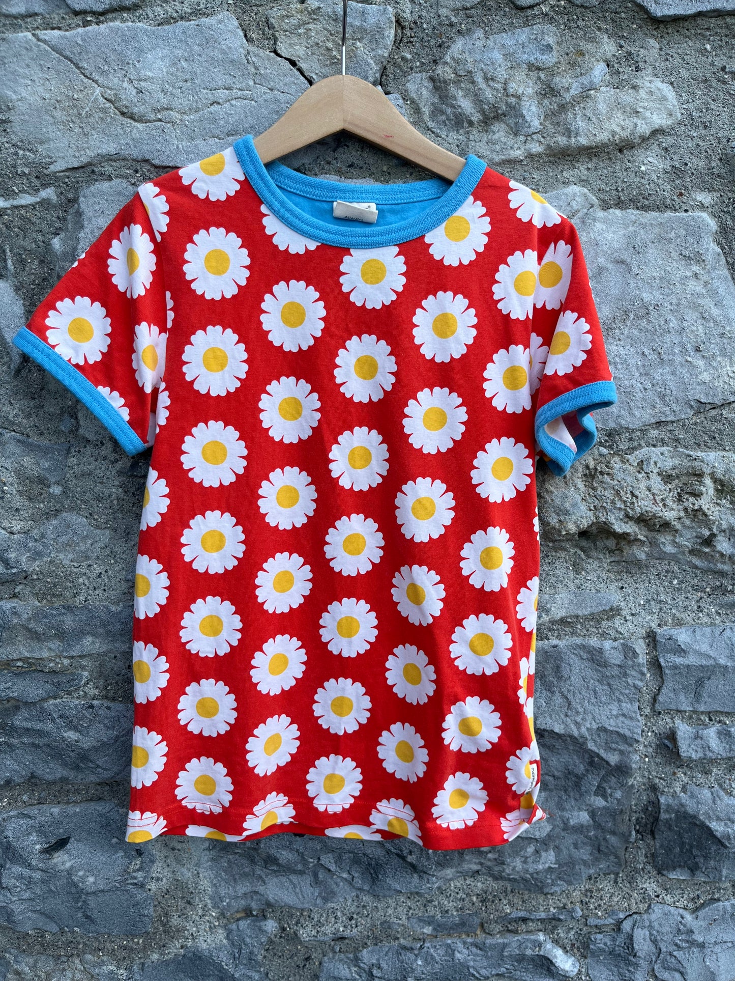 Red daisies T-shirt 9-10y (134-140cm)