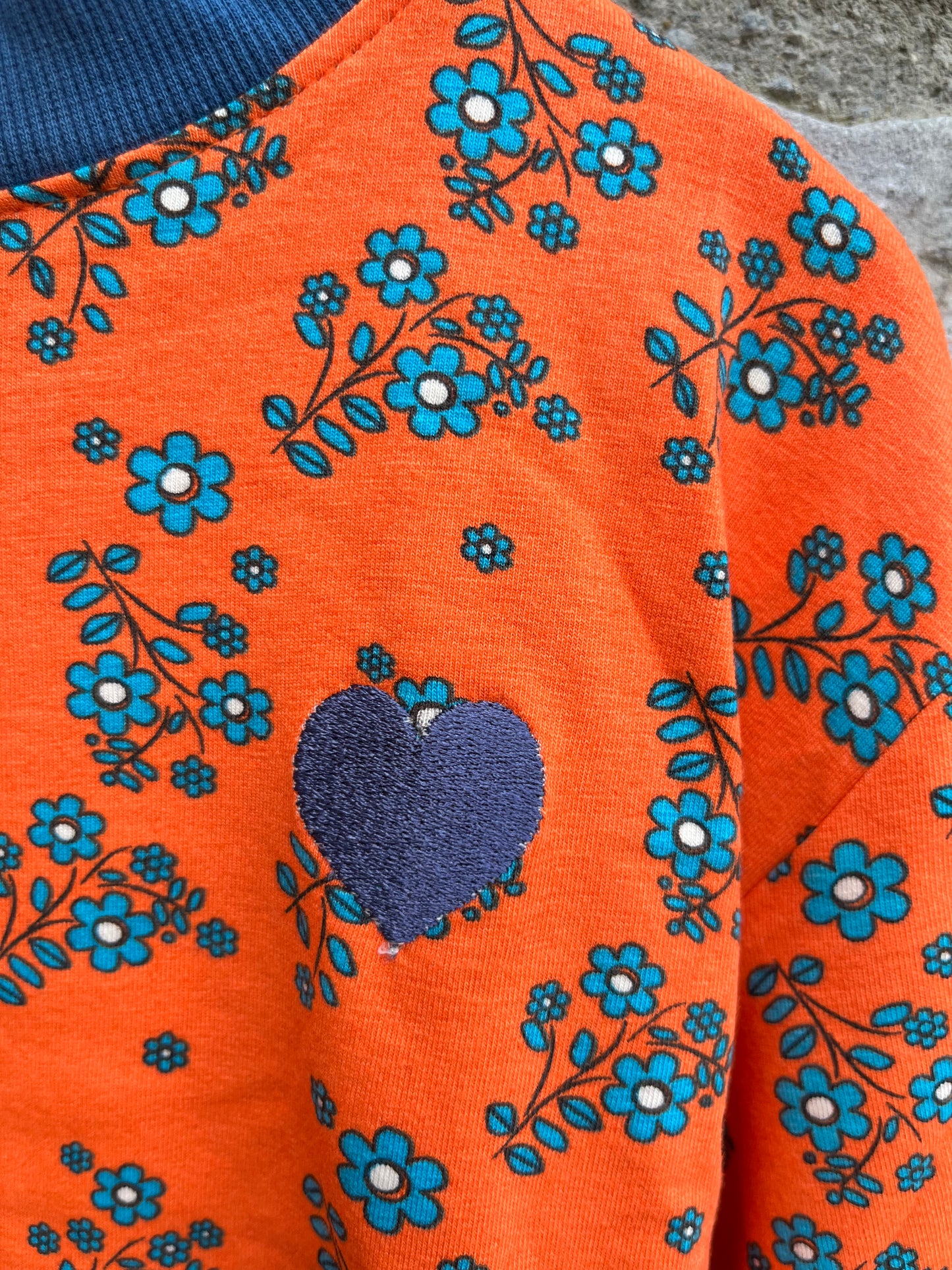 Dragon Fire flower sweatshirt 4y (104cm)