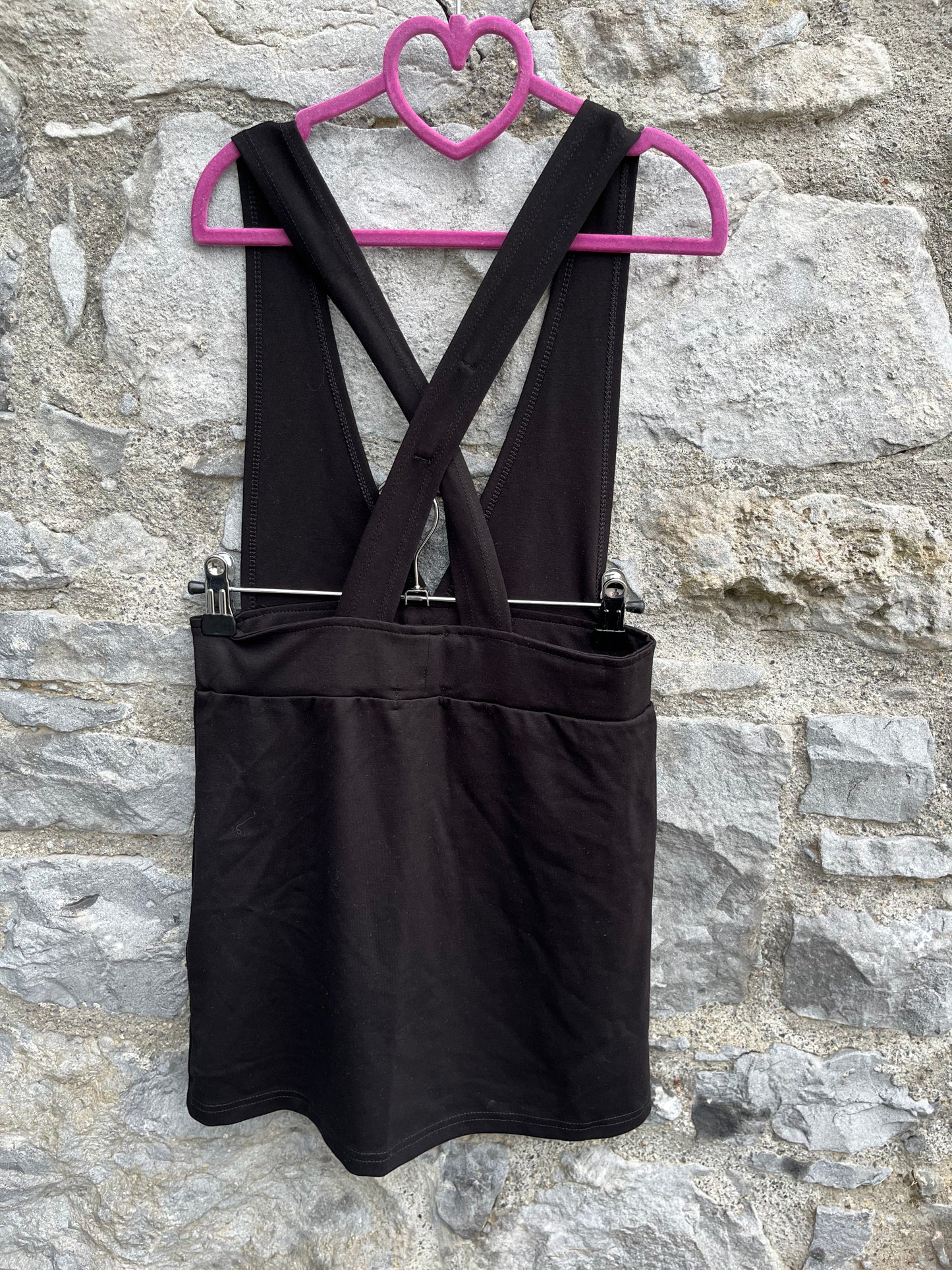Black pinafore 9y (134cm)