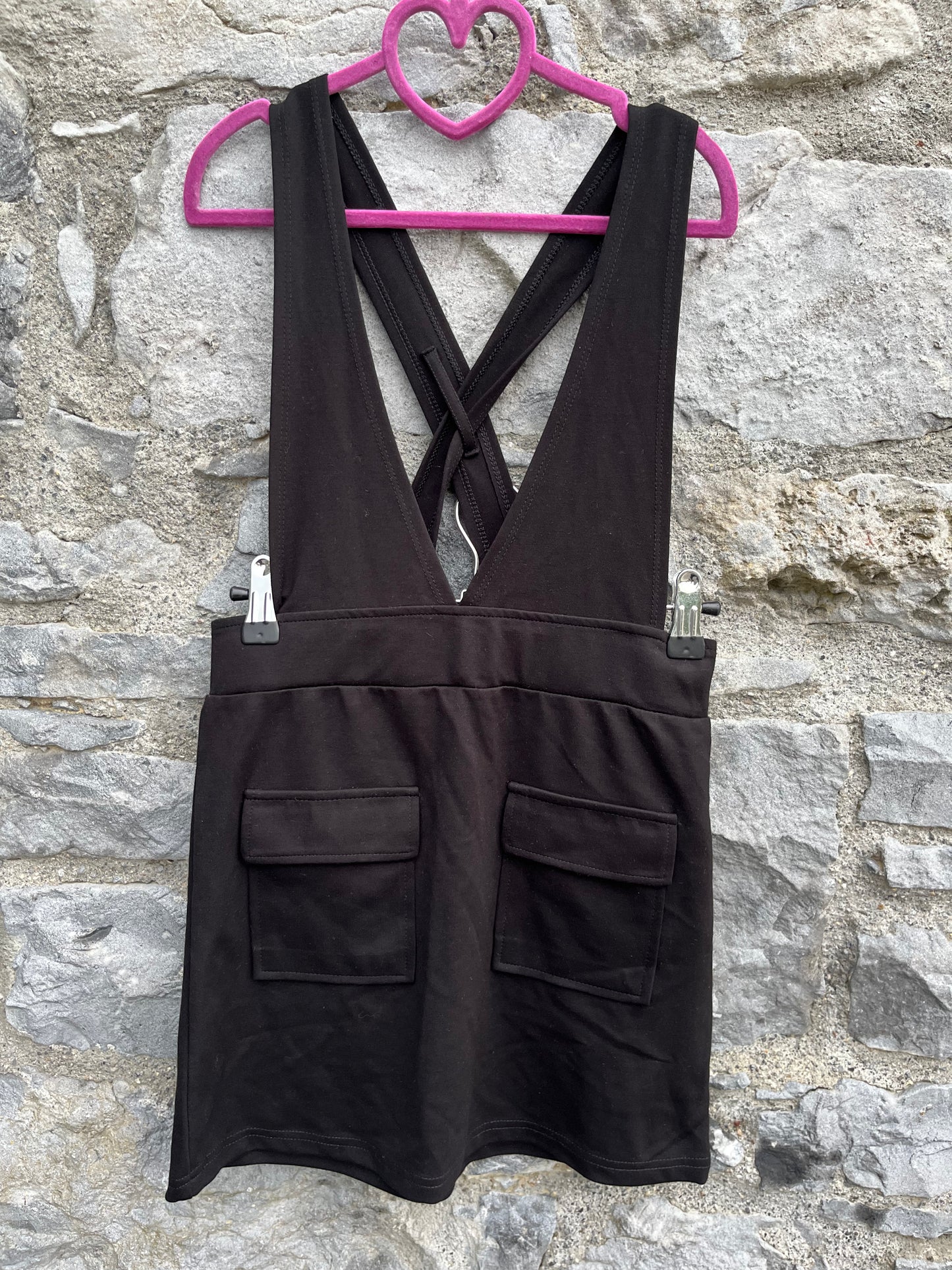 Black pinafore 9y (134cm)