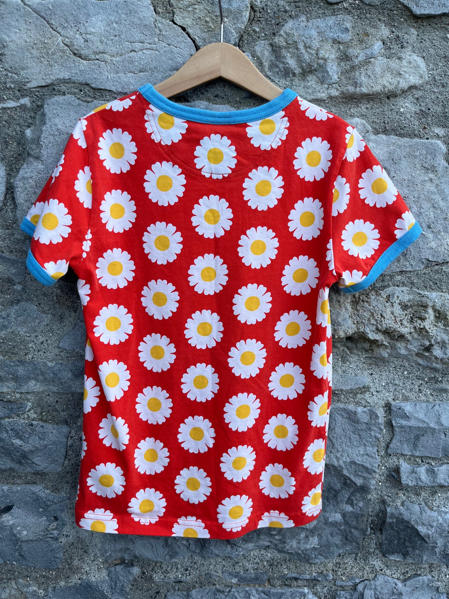 Red daisies T-shirt 9-10y (134-140cm)