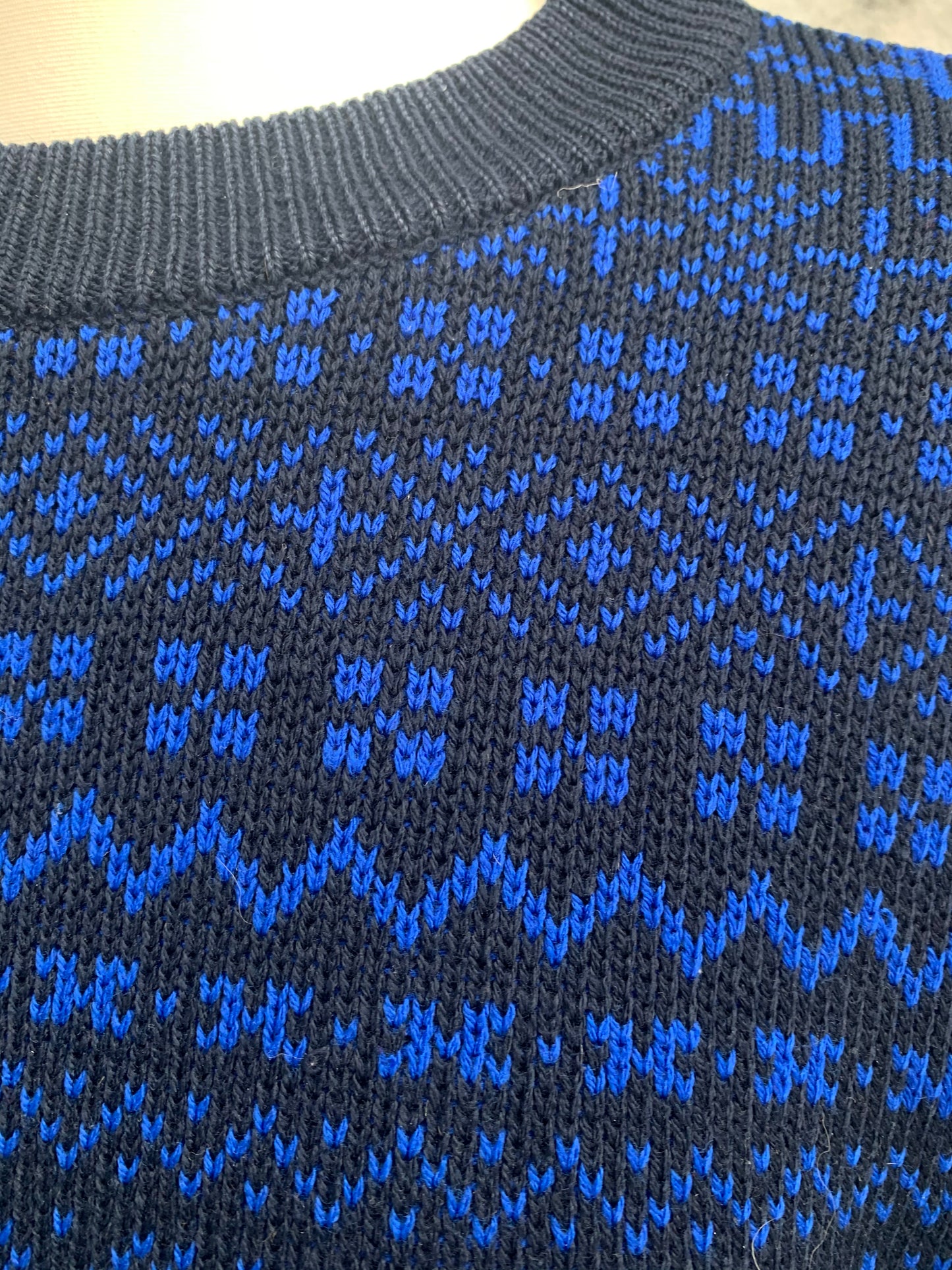 80s blue geometric jumper Medium