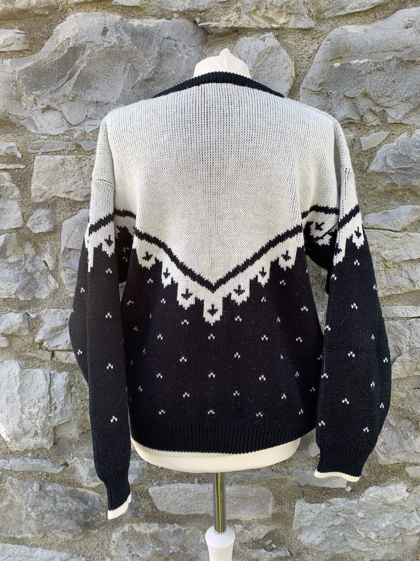 Black and white jumper with bunnies uk 10-14
