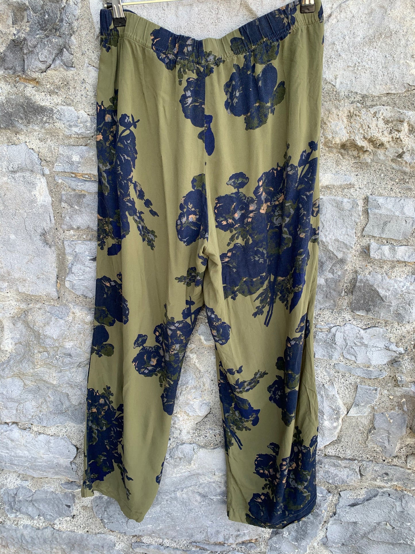 Green pants with navy flowers uk 14-16