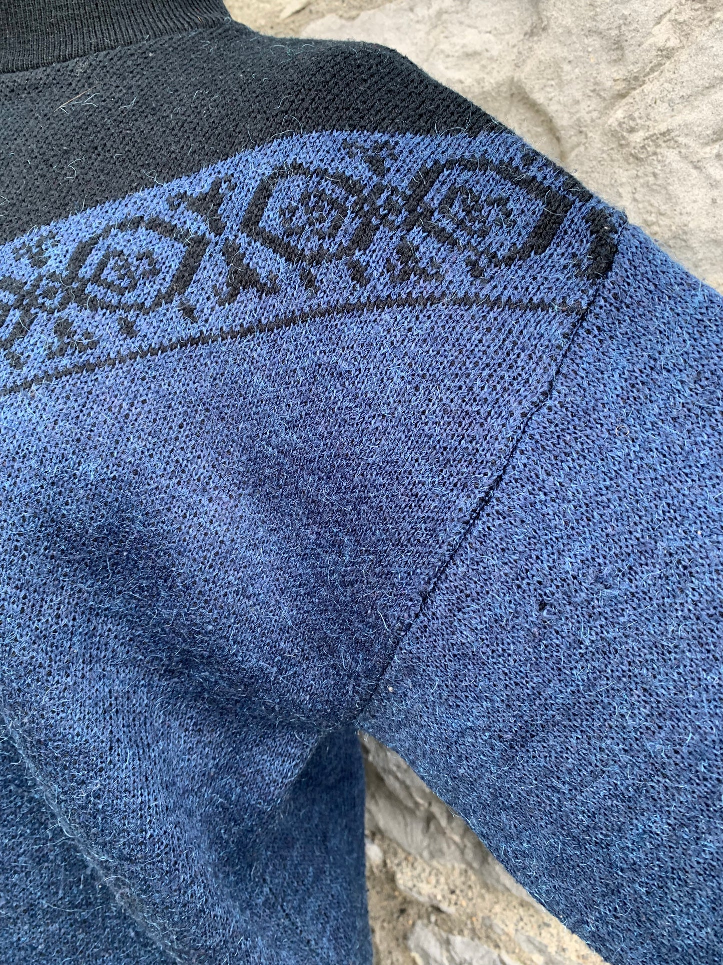 Blue&black jumper uk 8-10