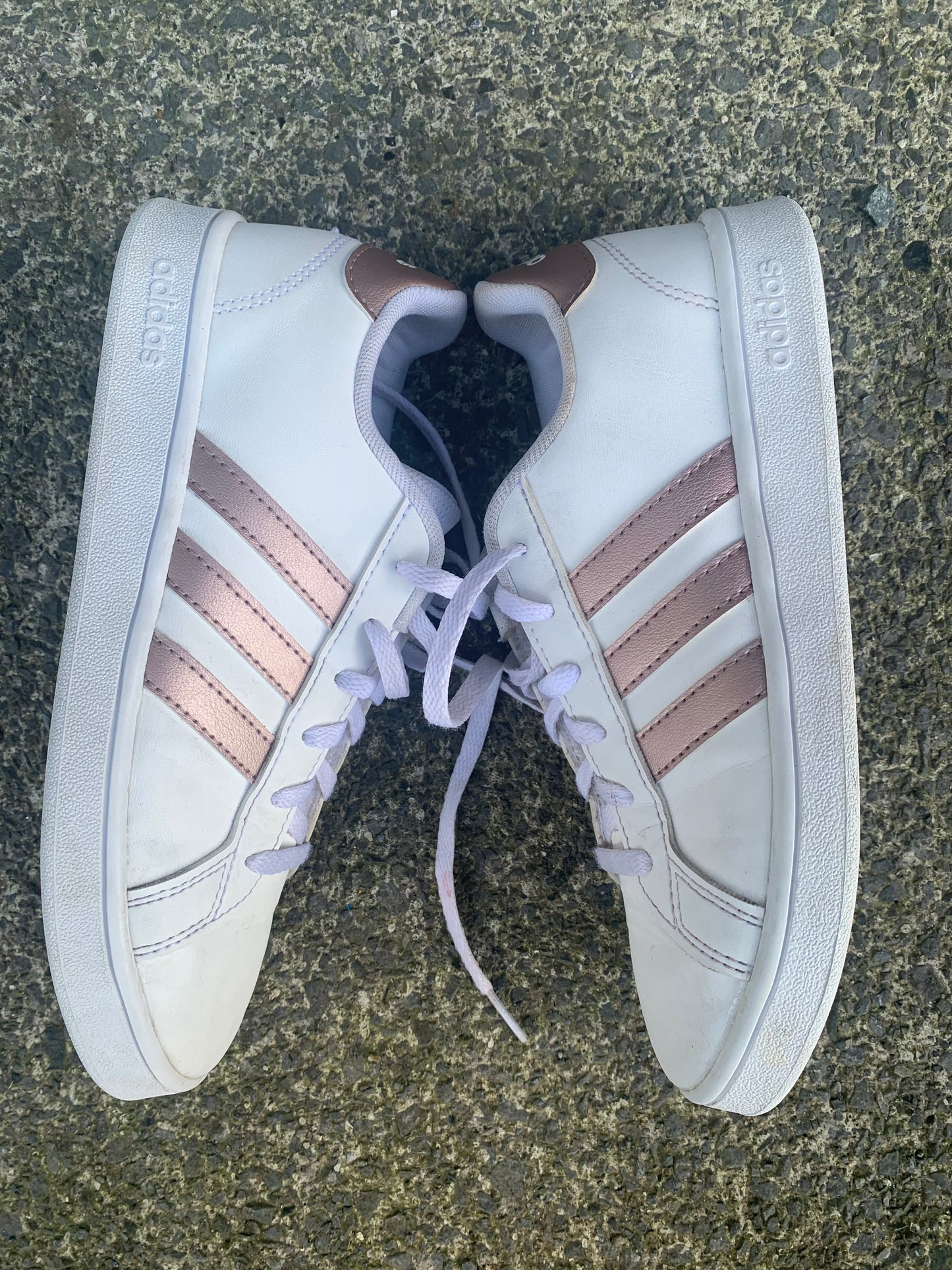 White runners uk 2.5-3 (eu 35.5)