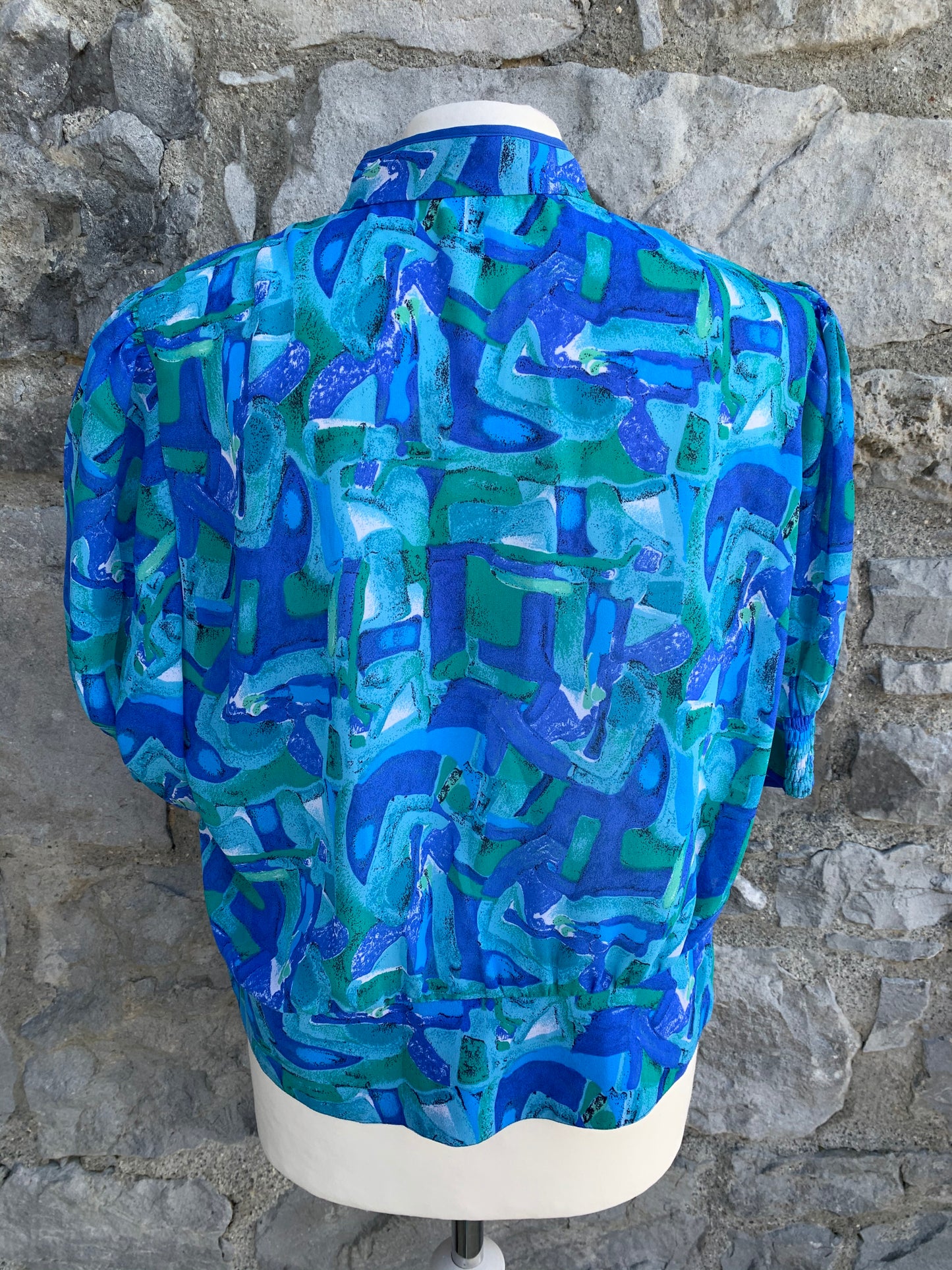 Model Schroder blue abstract blouse uk 14