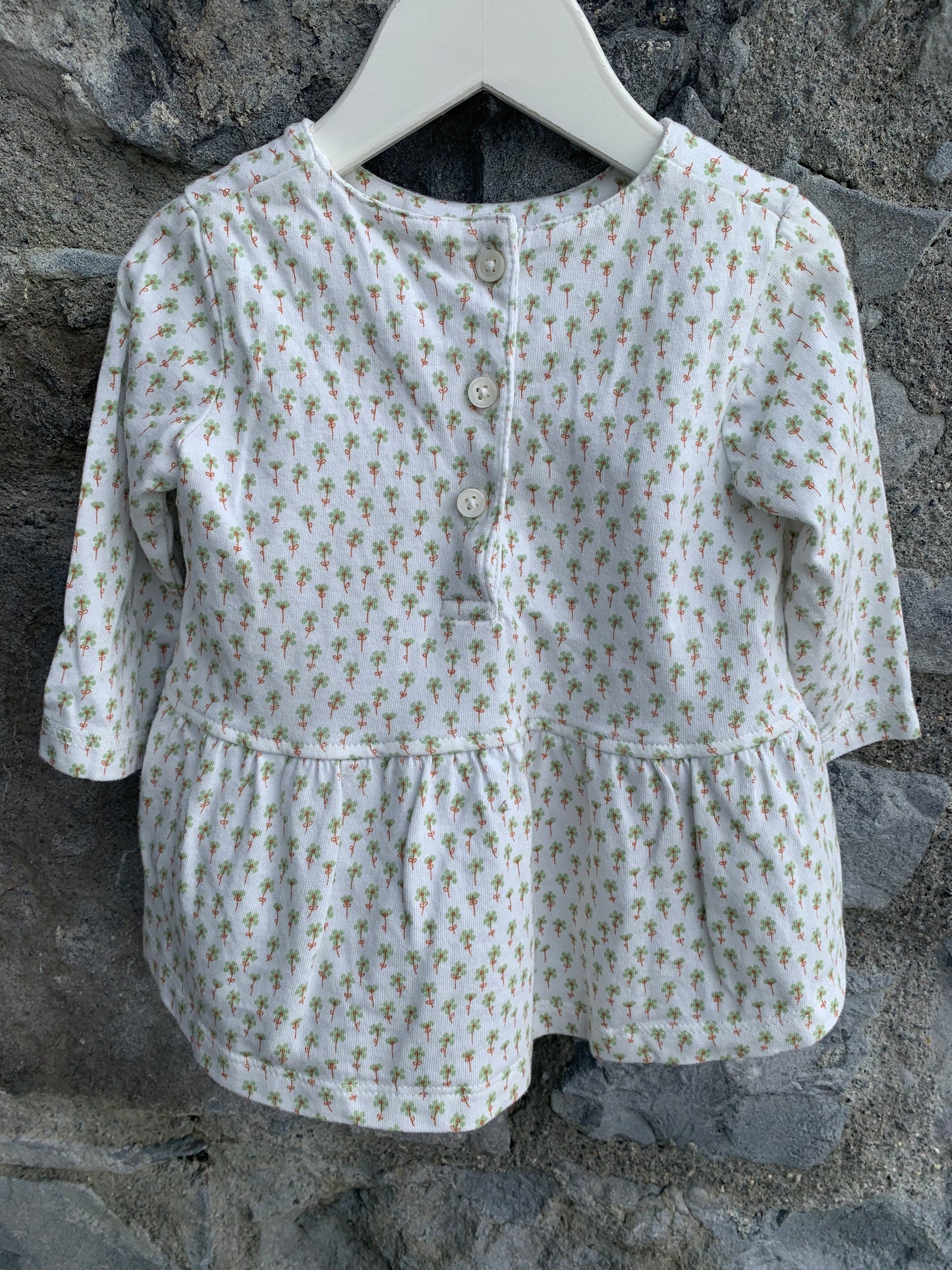White top with flowers 3-6m (62-68cm)