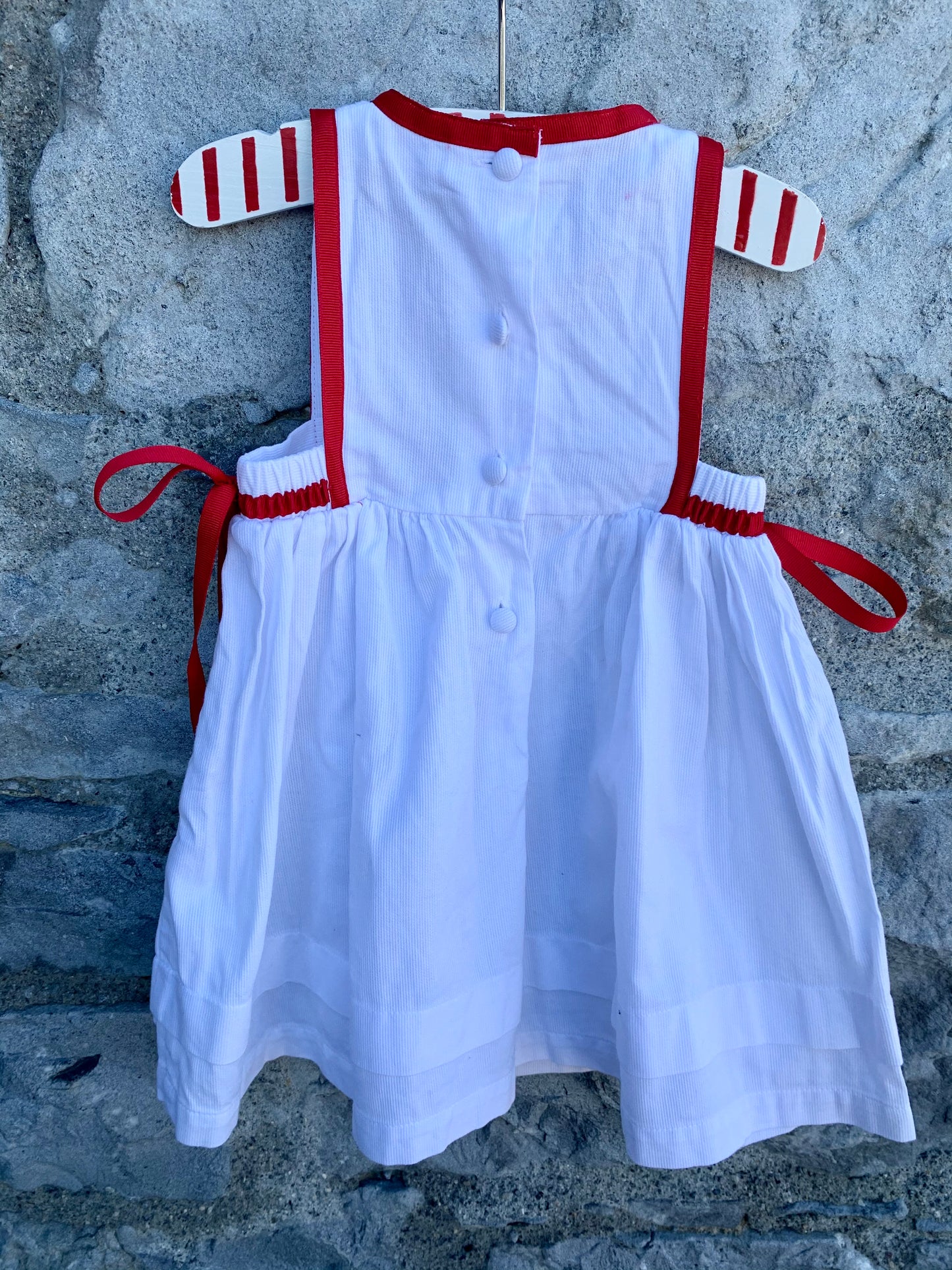 White pinafore 3-6m (62-68cm)