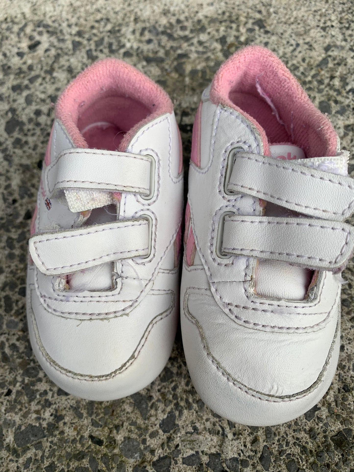 Baby Reebok uk 2.5 (eu 18.5)