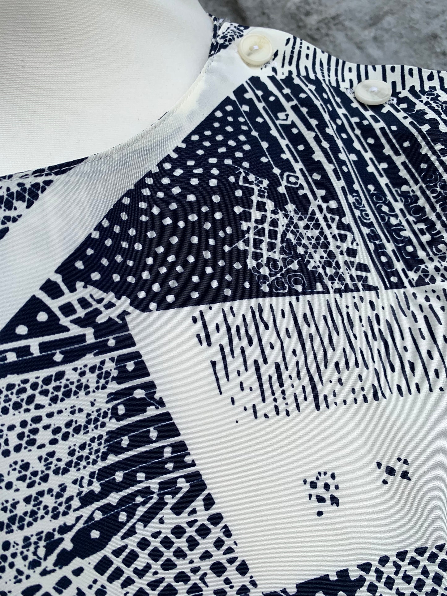 Navy&white abstract top uk 10-12