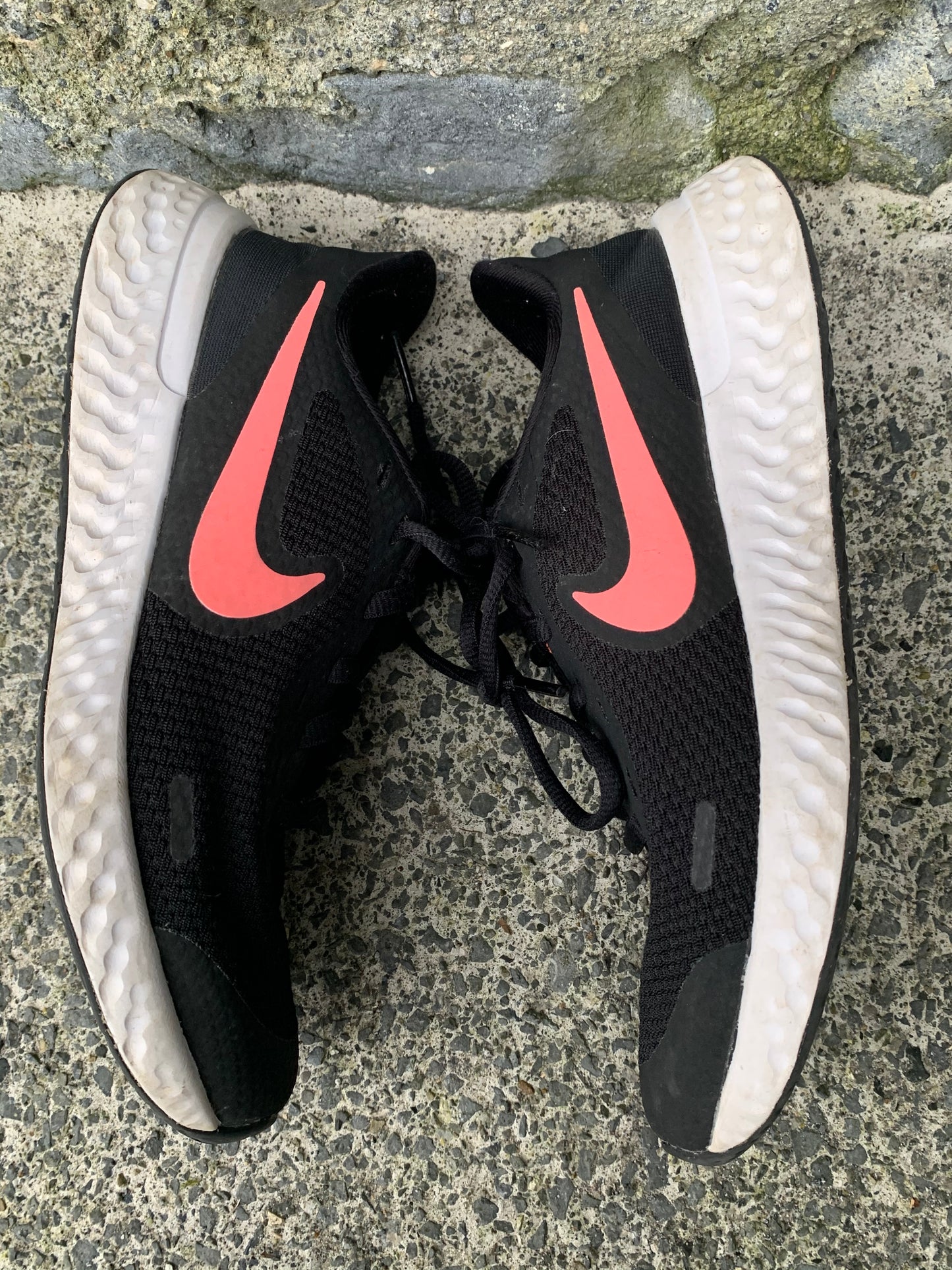 Black runners with pink stripe uk 2.5-3 (eu 35.5)