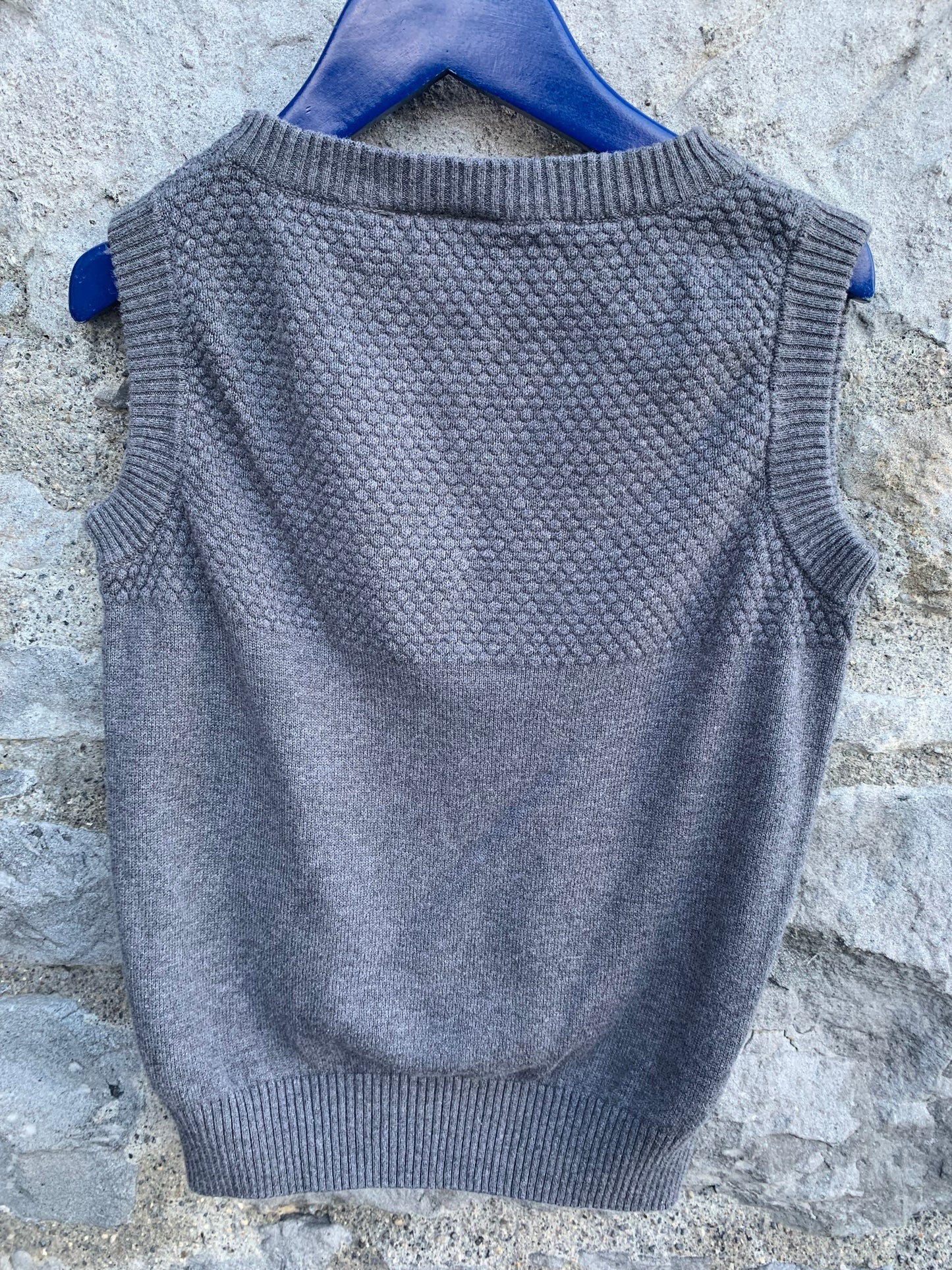 Grey gilet 4-5y (104-110cm)