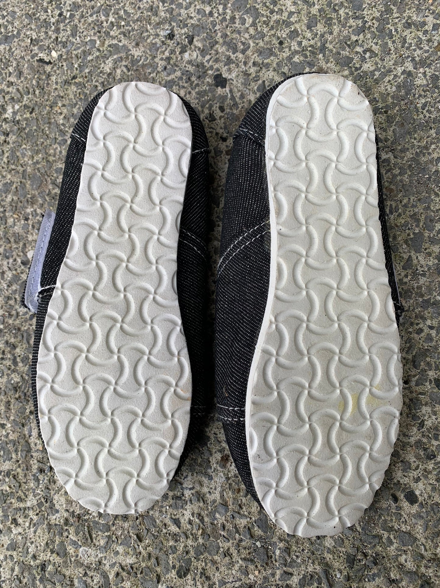 Black canvas shoes uk 13 (eu 32)