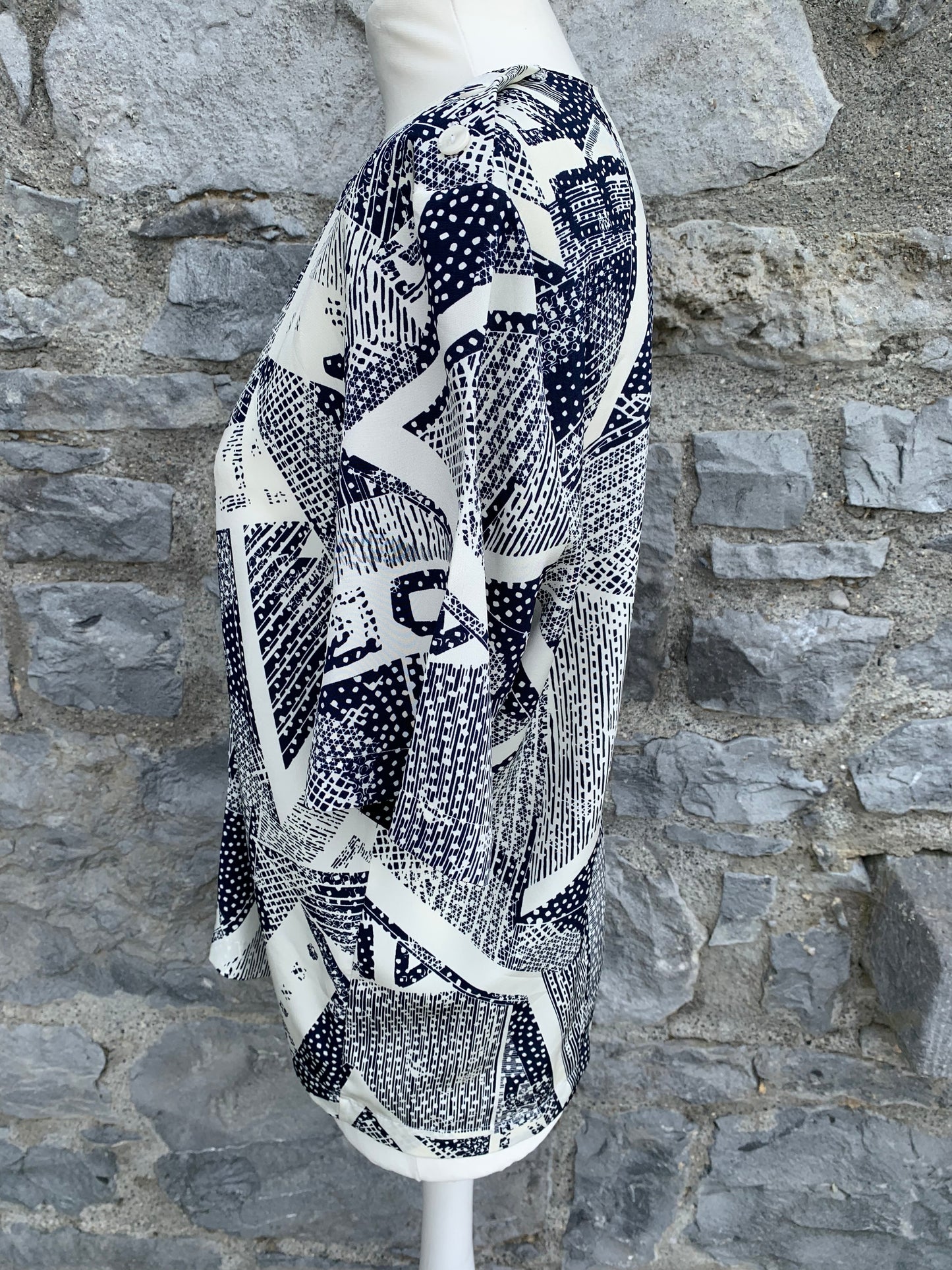 Navy&white abstract top uk 10-12