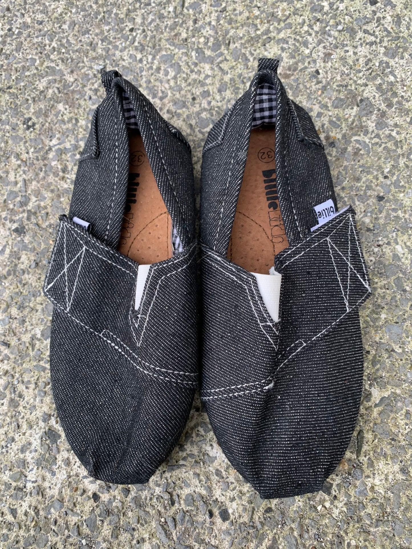 Black canvas shoes uk 13 (eu 32)