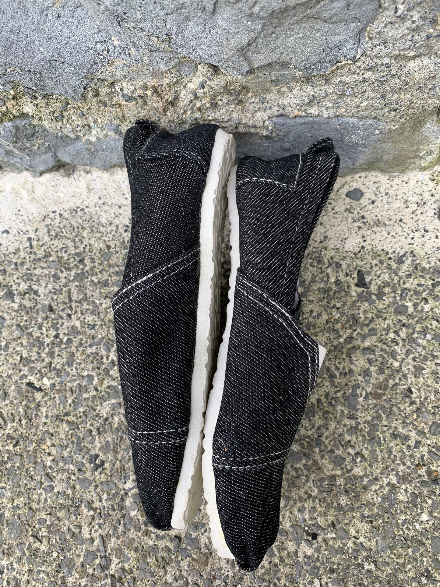 Black canvas shoes uk 13 (eu 32)