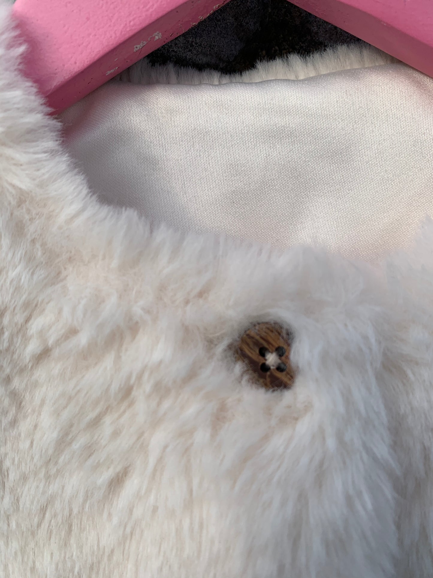 White fluffy gilet 6-9m (68-74cm)