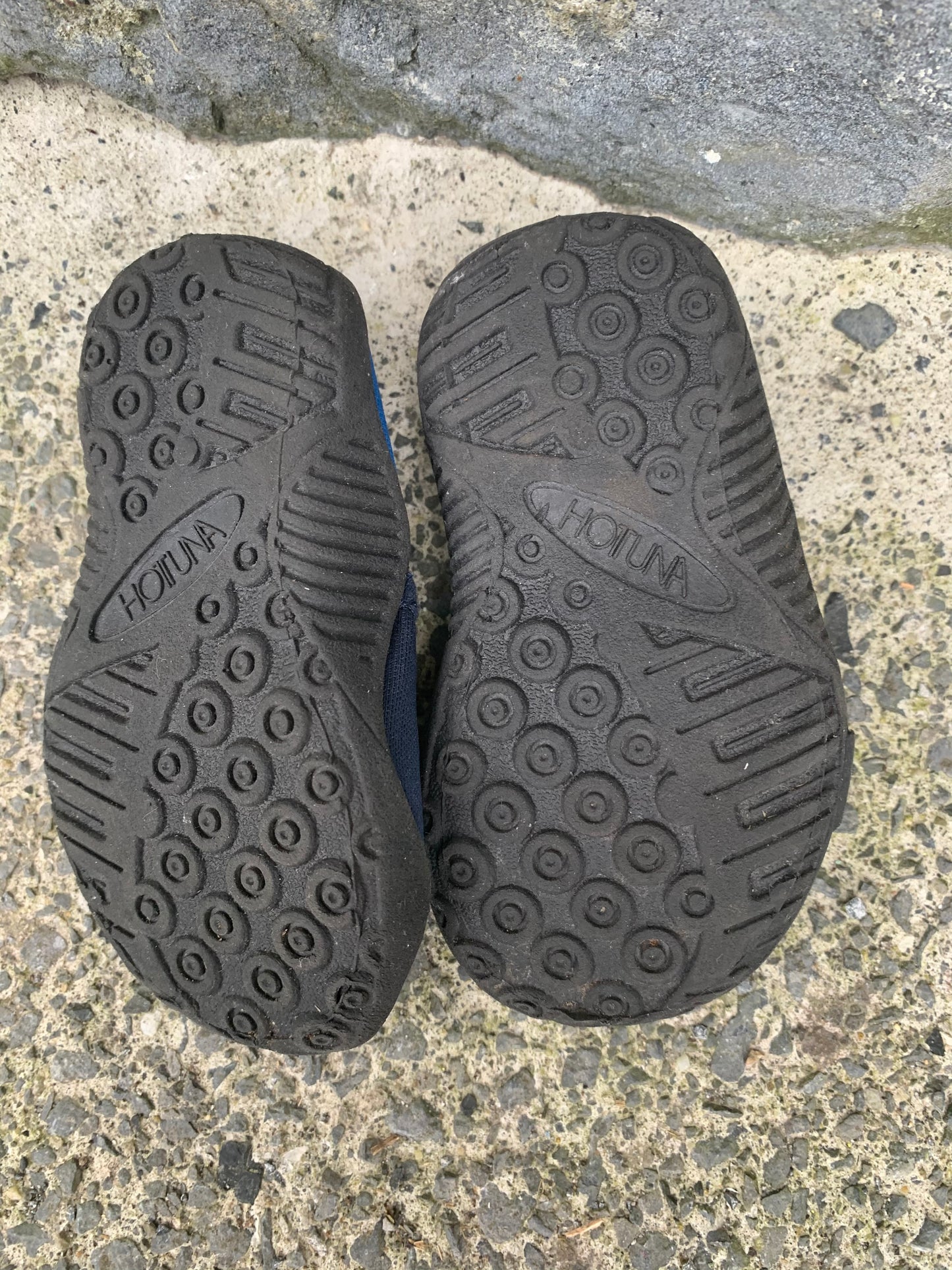 Water shoes uk 4 (eu 20)