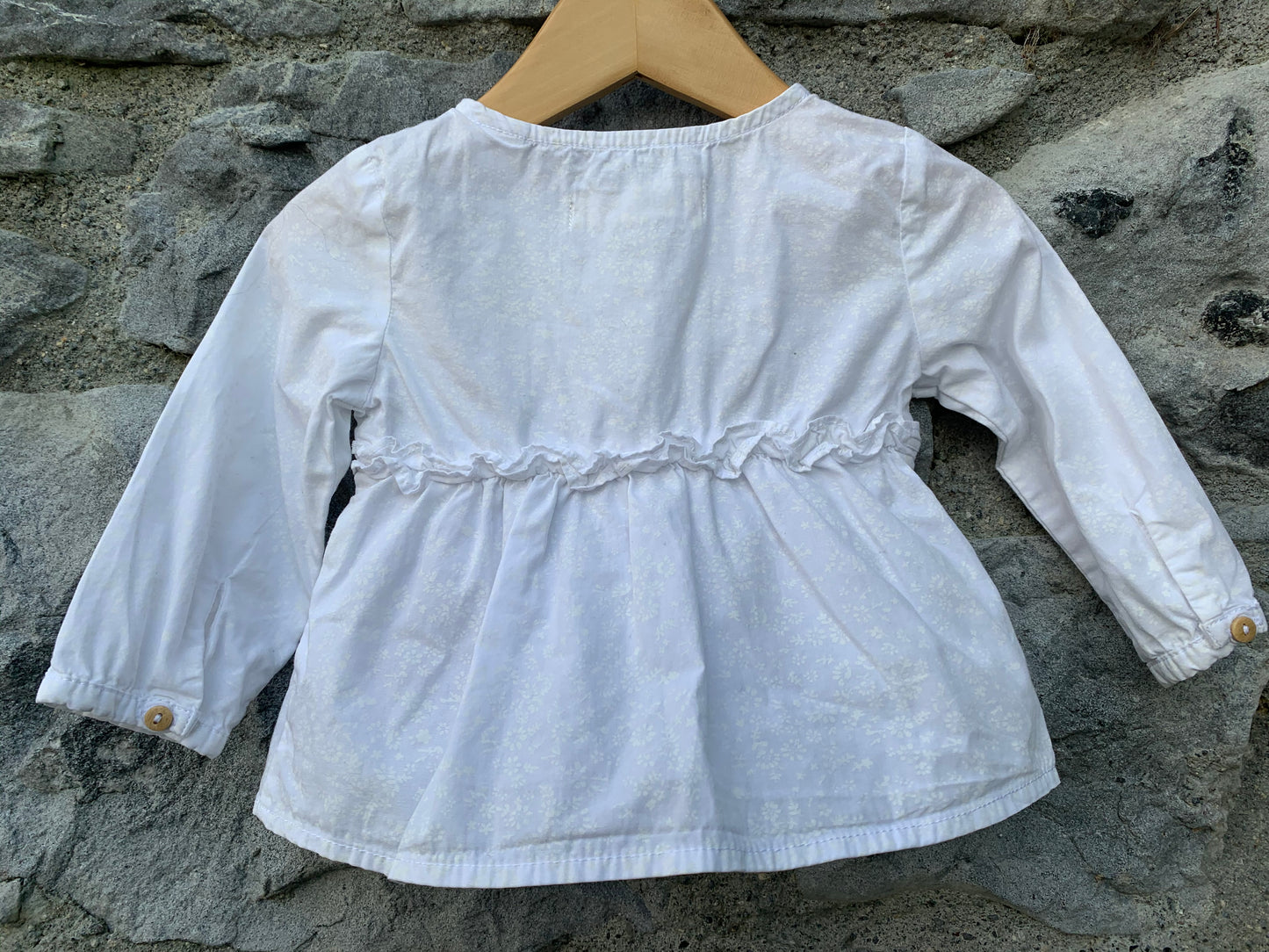 White blouse with tiny flowers 3-6m (62-68cm)
