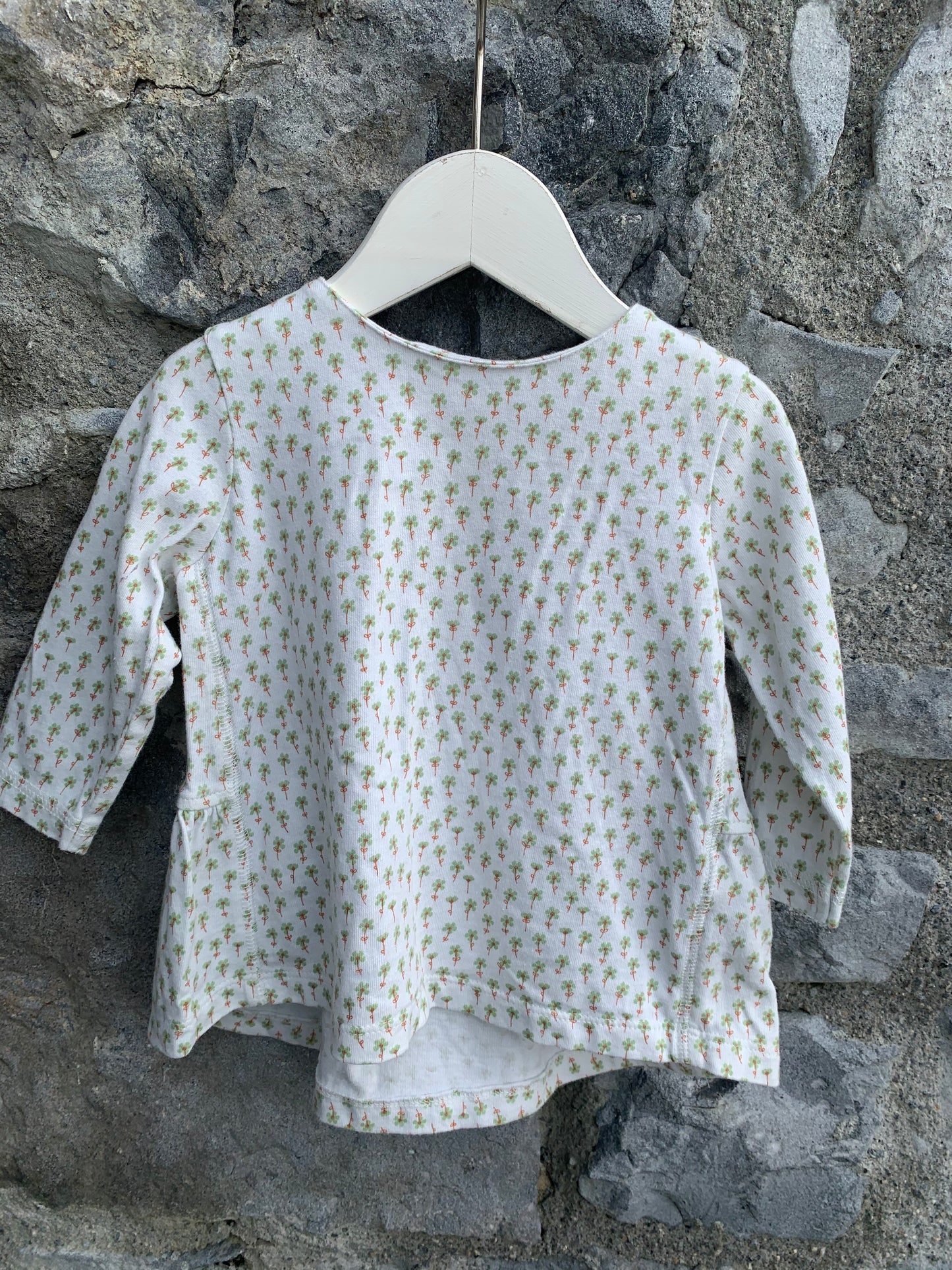 White top with flowers 3-6m (62-68cm)