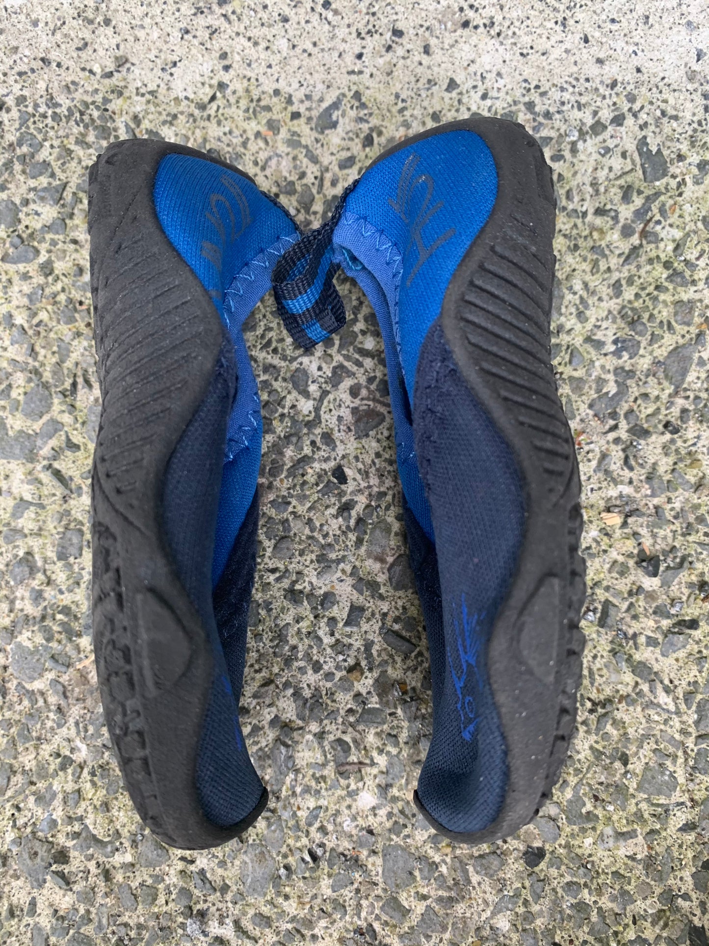 Water shoes uk 4 (eu 20)