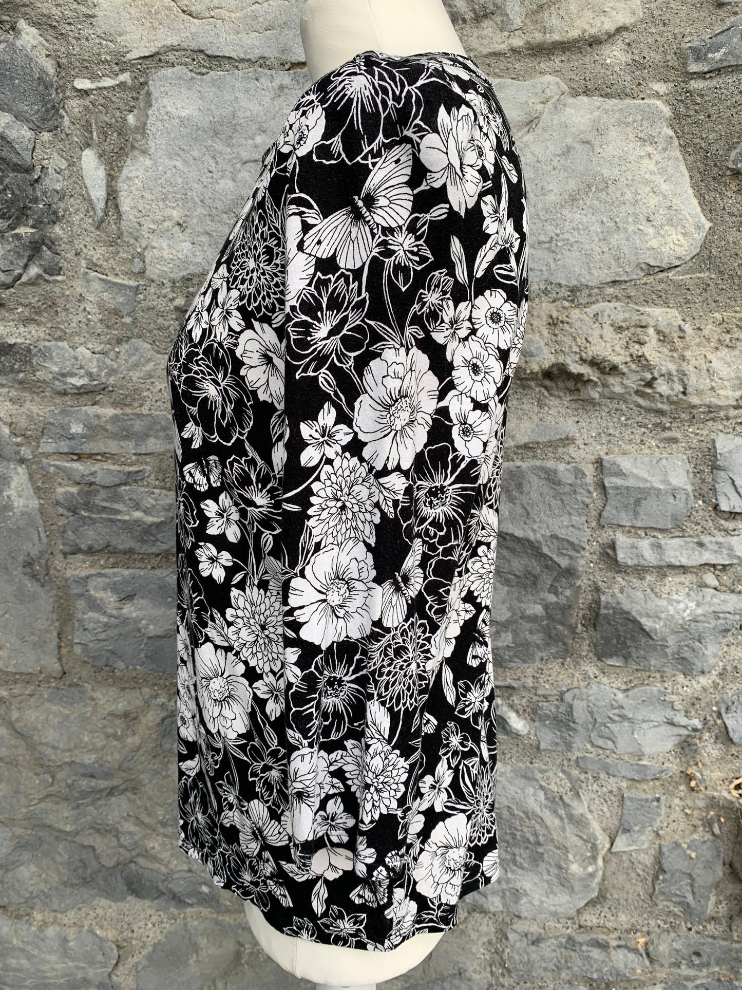 Black&white floral top uk 8