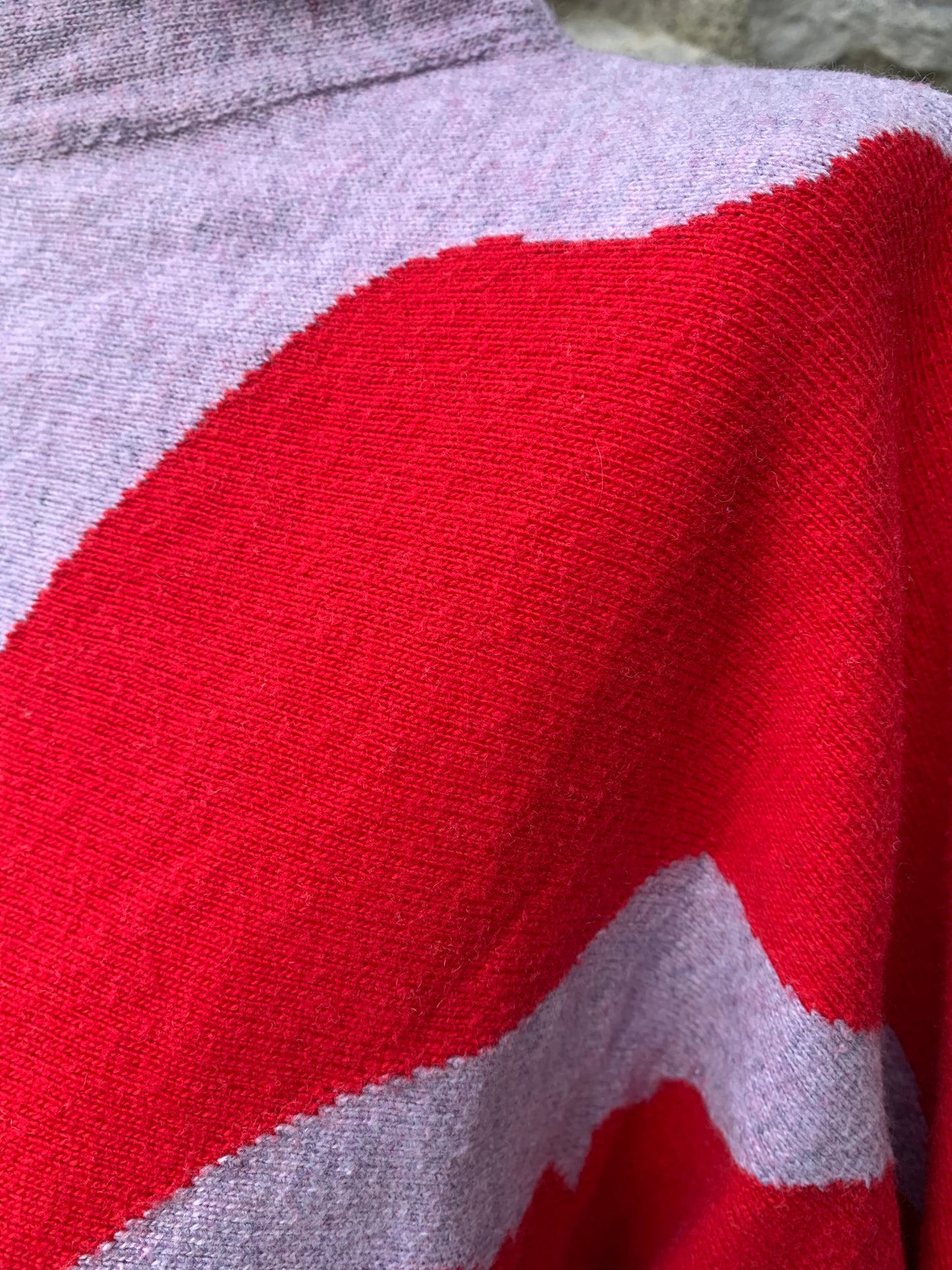 Red lips jumper uk 10