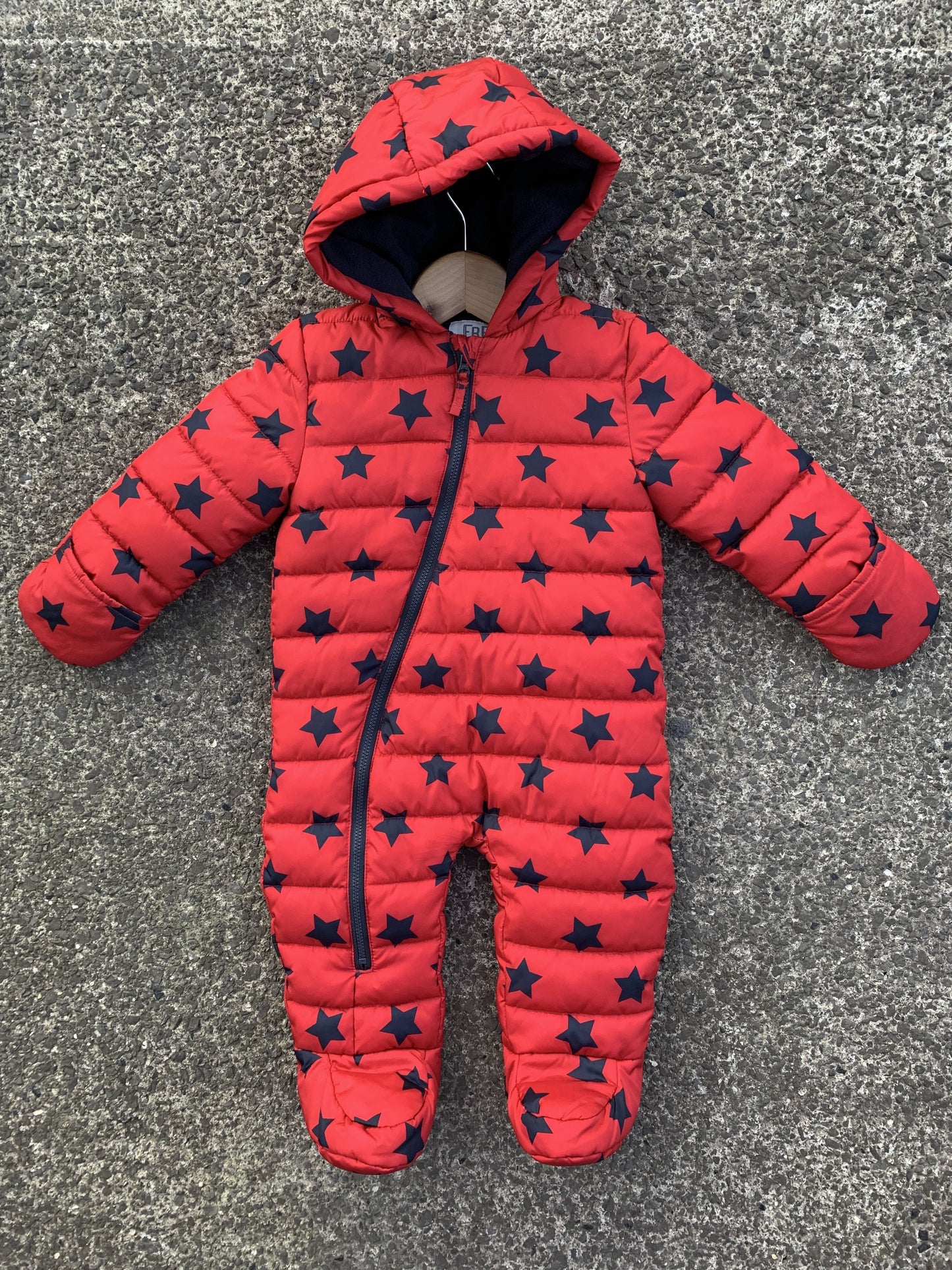 Red stars pramsuit 6-9m (68-74cm)