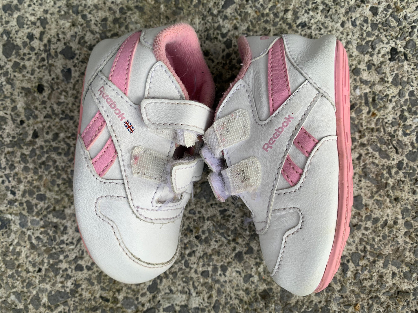 Baby Reebok uk 2.5 (eu 18.5)