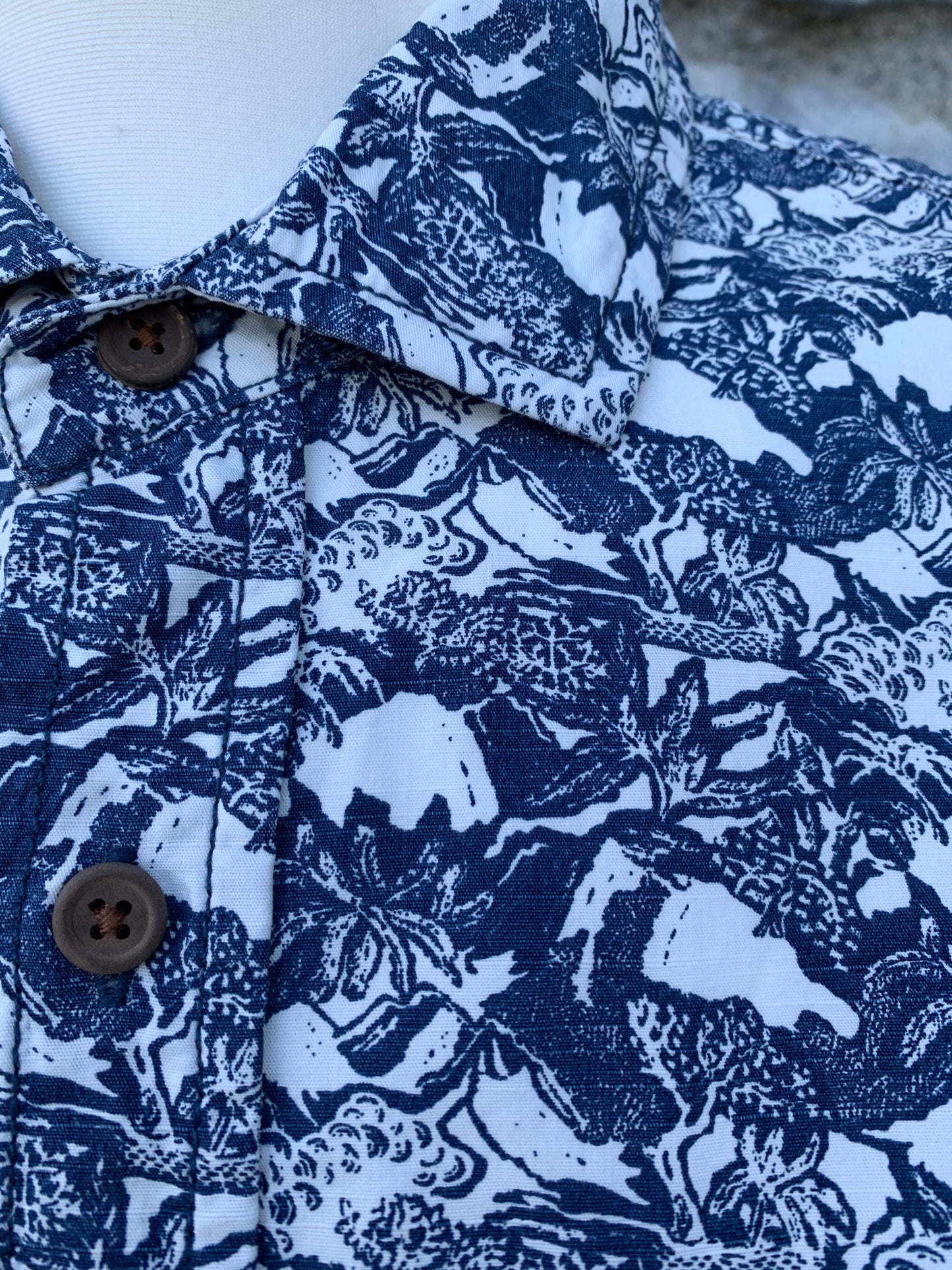 Tropical islands shirt Medium