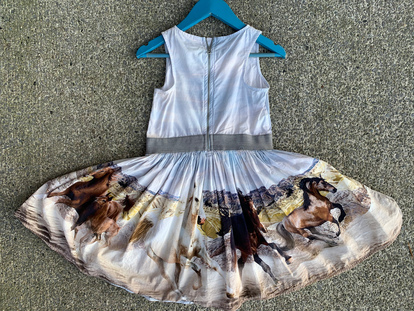 Horses spin dress 5-6y (110-116cm)