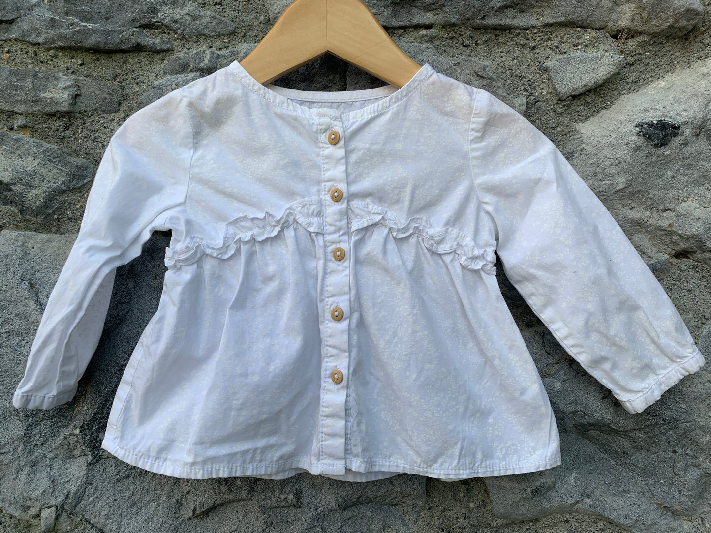 White blouse with tiny flowers 3-6m (62-68cm)