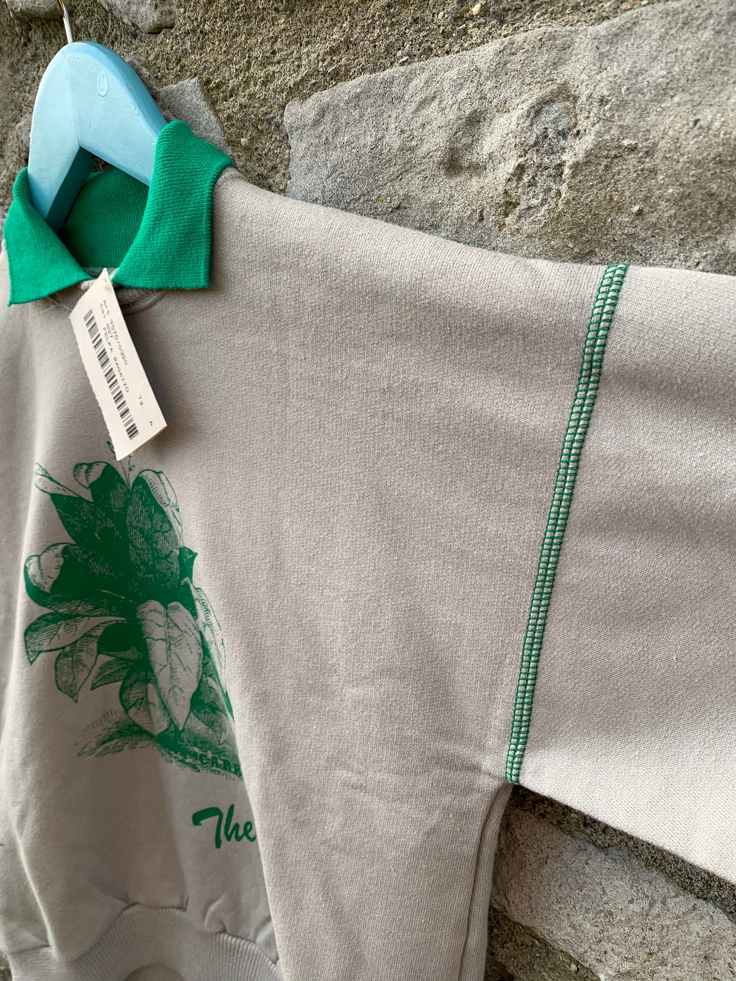 Grey sweatshirt with green plant 5-6y (110-116cm)