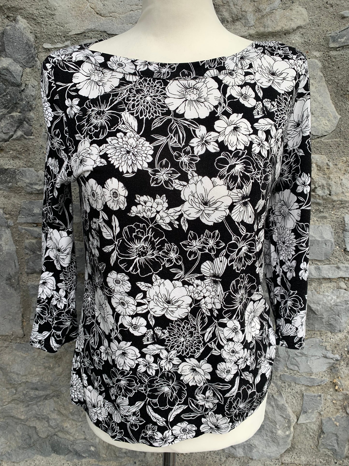 Black&white floral top uk 8