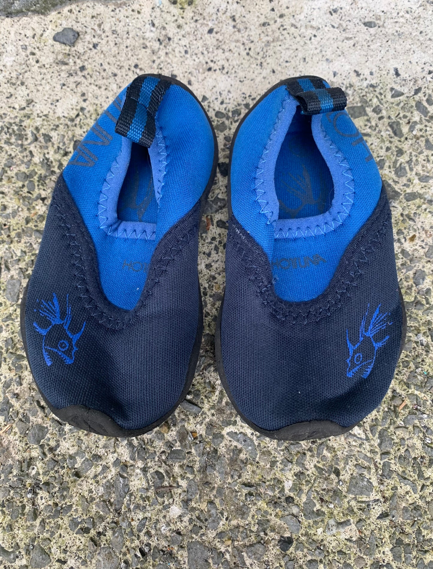 Water shoes uk 4 (eu 20)